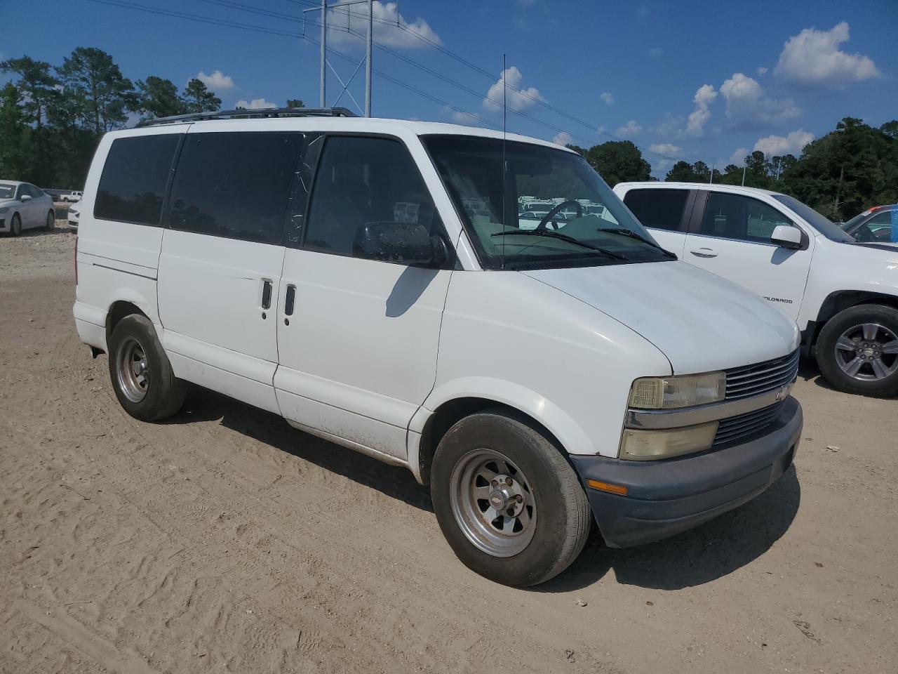 1999 Chevrolet Astro White vin: 1GNDM19W0XB194358