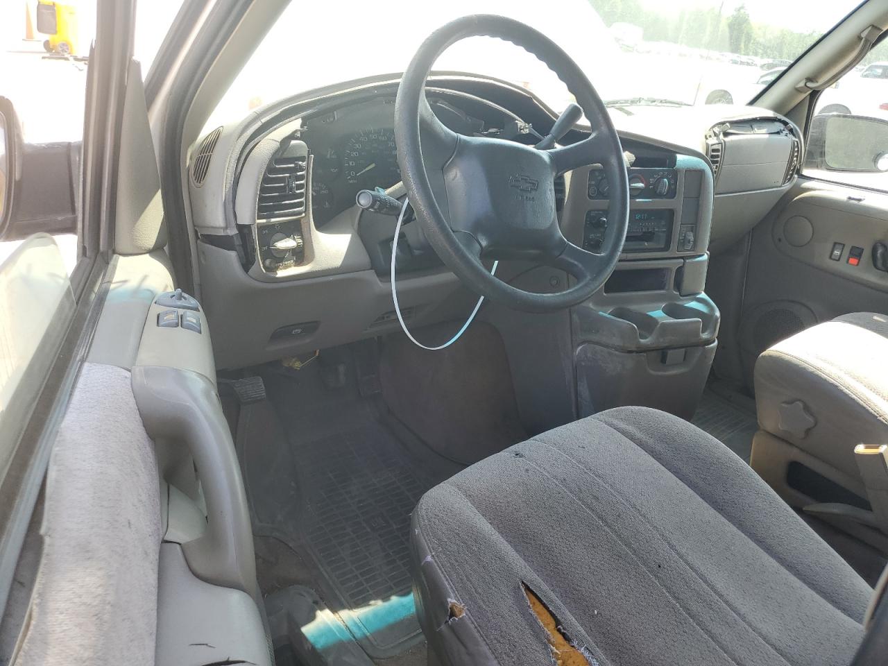 1999 Chevrolet Astro White vin: 1GNDM19W0XB194358