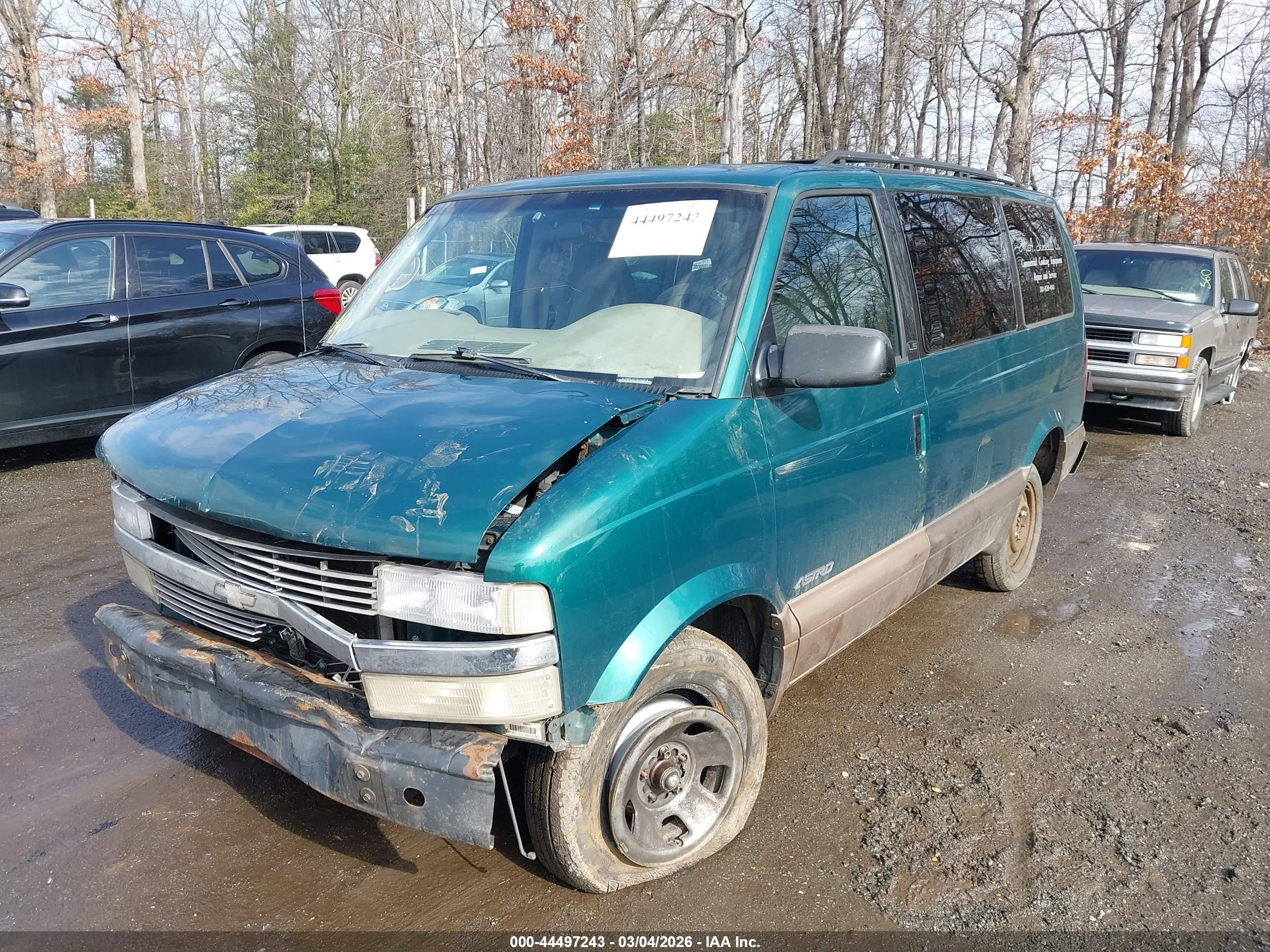 2000 Chevrolet Astro   Green vin: 1GNDM19W0YB146487