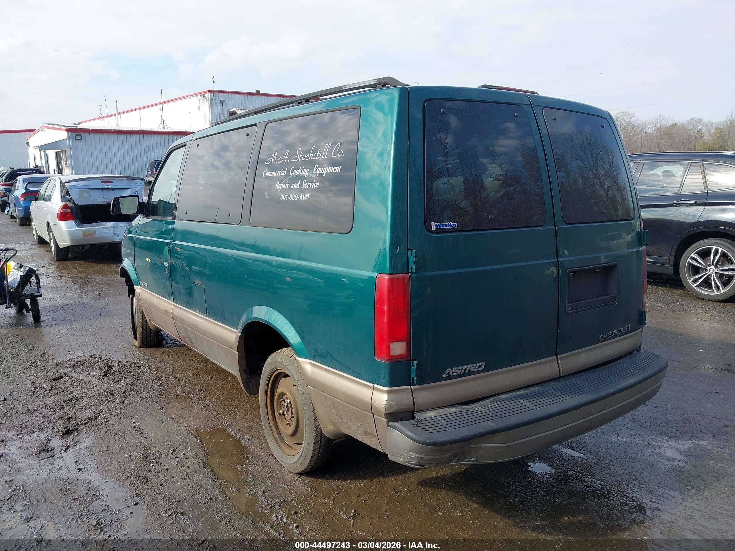 2000 Chevrolet Astro   Green vin: 1GNDM19W0YB146487