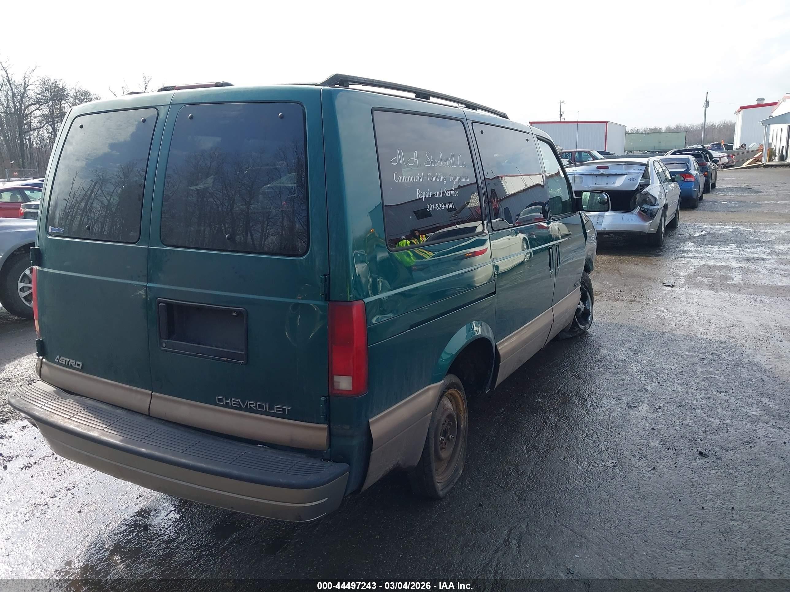 2000 Chevrolet Astro   Green vin: 1GNDM19W0YB146487
