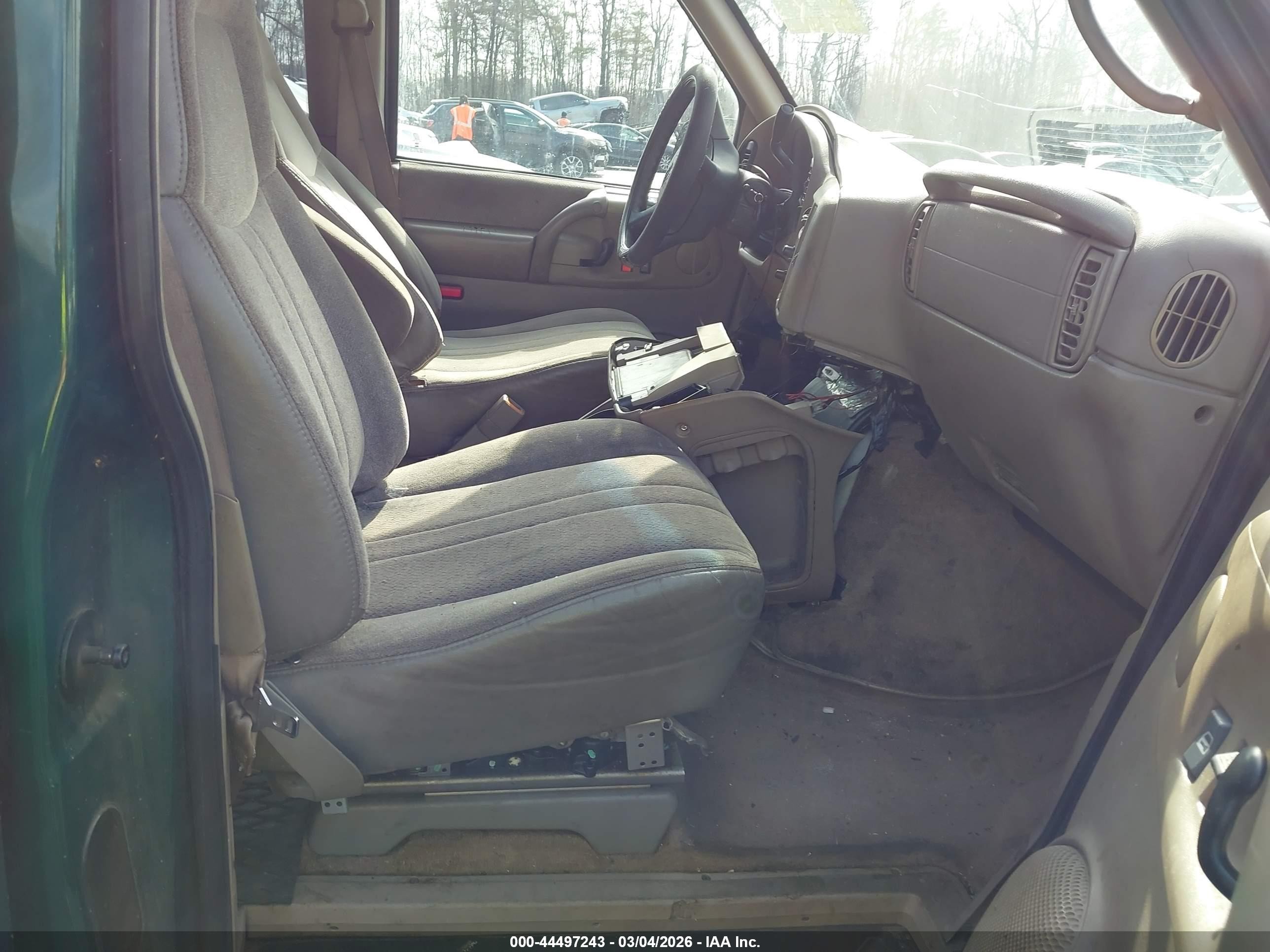 2000 Chevrolet Astro   Green vin: 1GNDM19W0YB146487