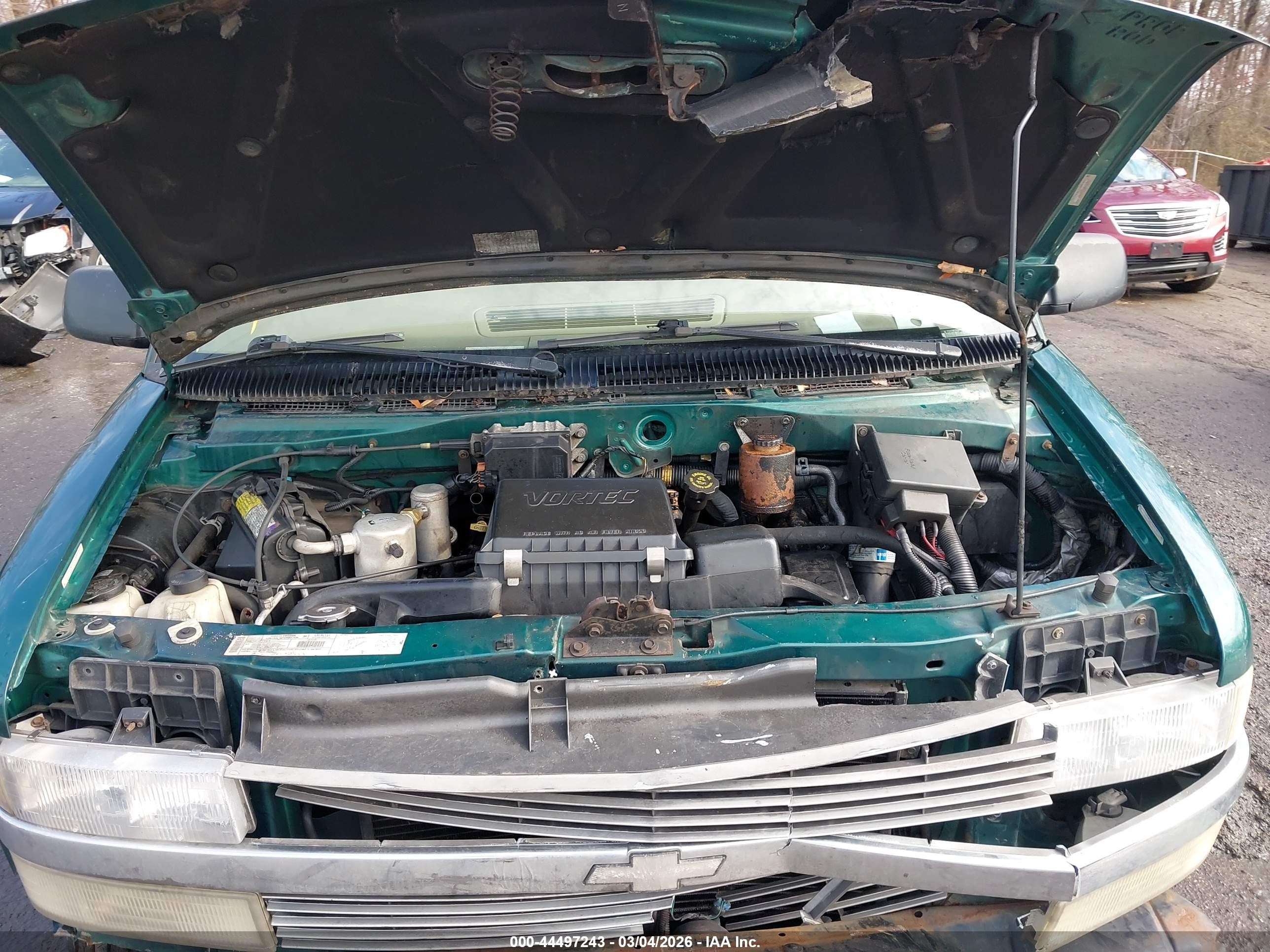 2000 Chevrolet Astro   Green vin: 1GNDM19W0YB146487