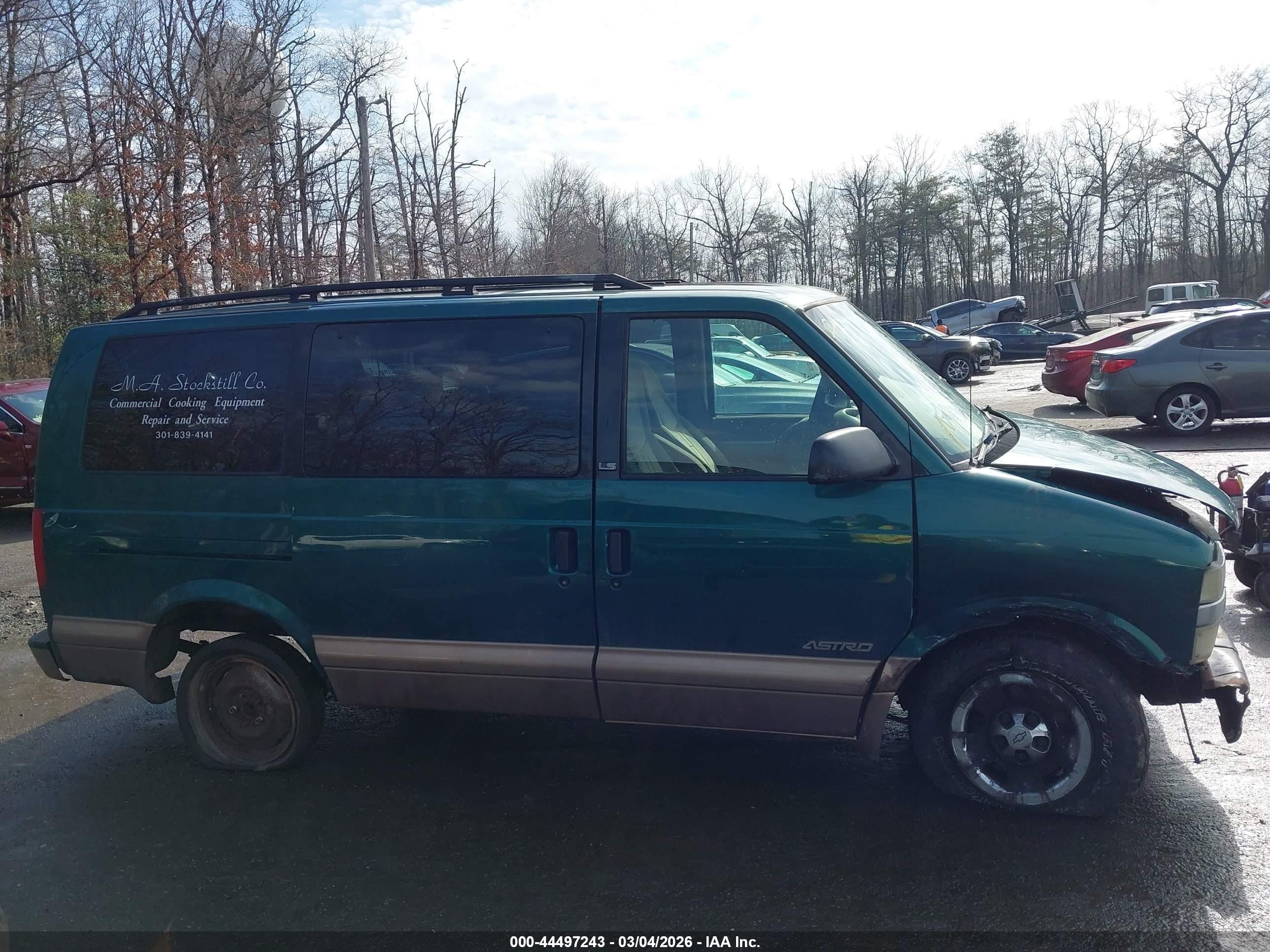 2000 Chevrolet Astro   Green vin: 1GNDM19W0YB146487