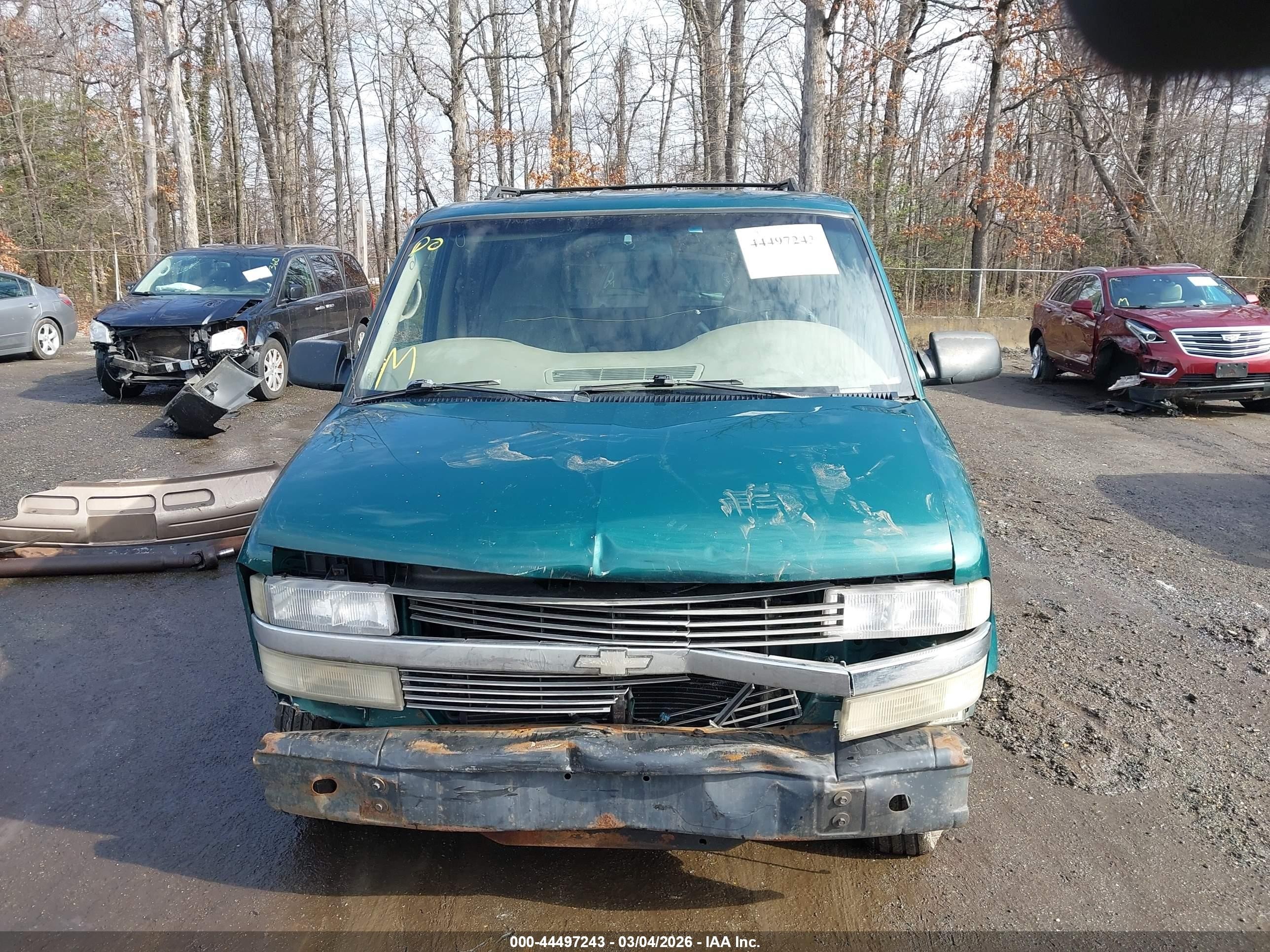 2000 Chevrolet Astro   Green vin: 1GNDM19W0YB146487