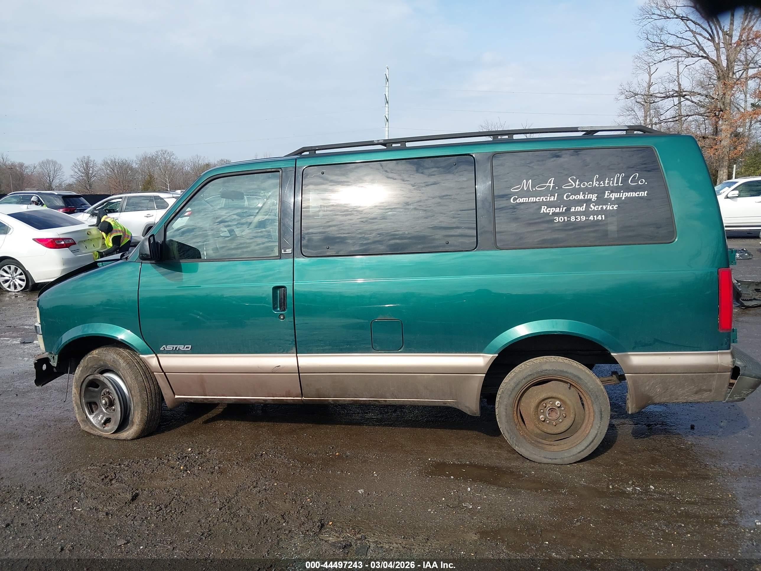 2000 Chevrolet Astro   Green vin: 1GNDM19W0YB146487