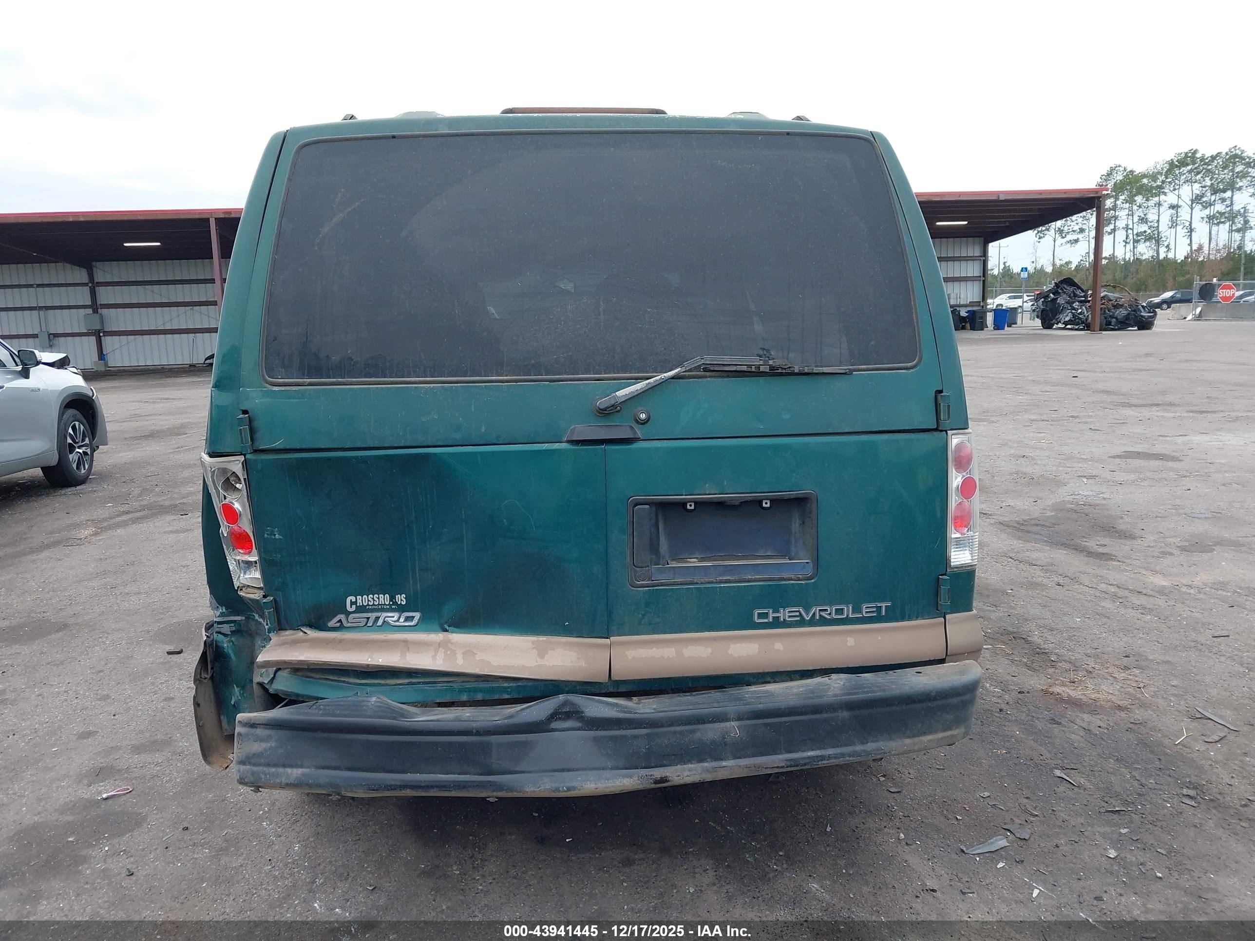 2000 Chevrolet Astro   Green vin: 1GNDM19W0YB182440