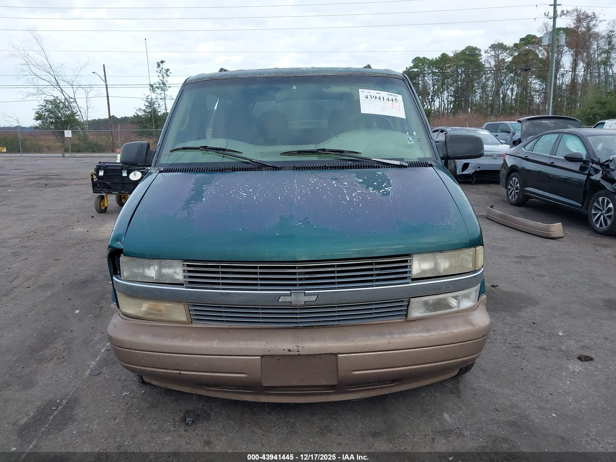2000 Chevrolet Astro   Green vin: 1GNDM19W0YB182440