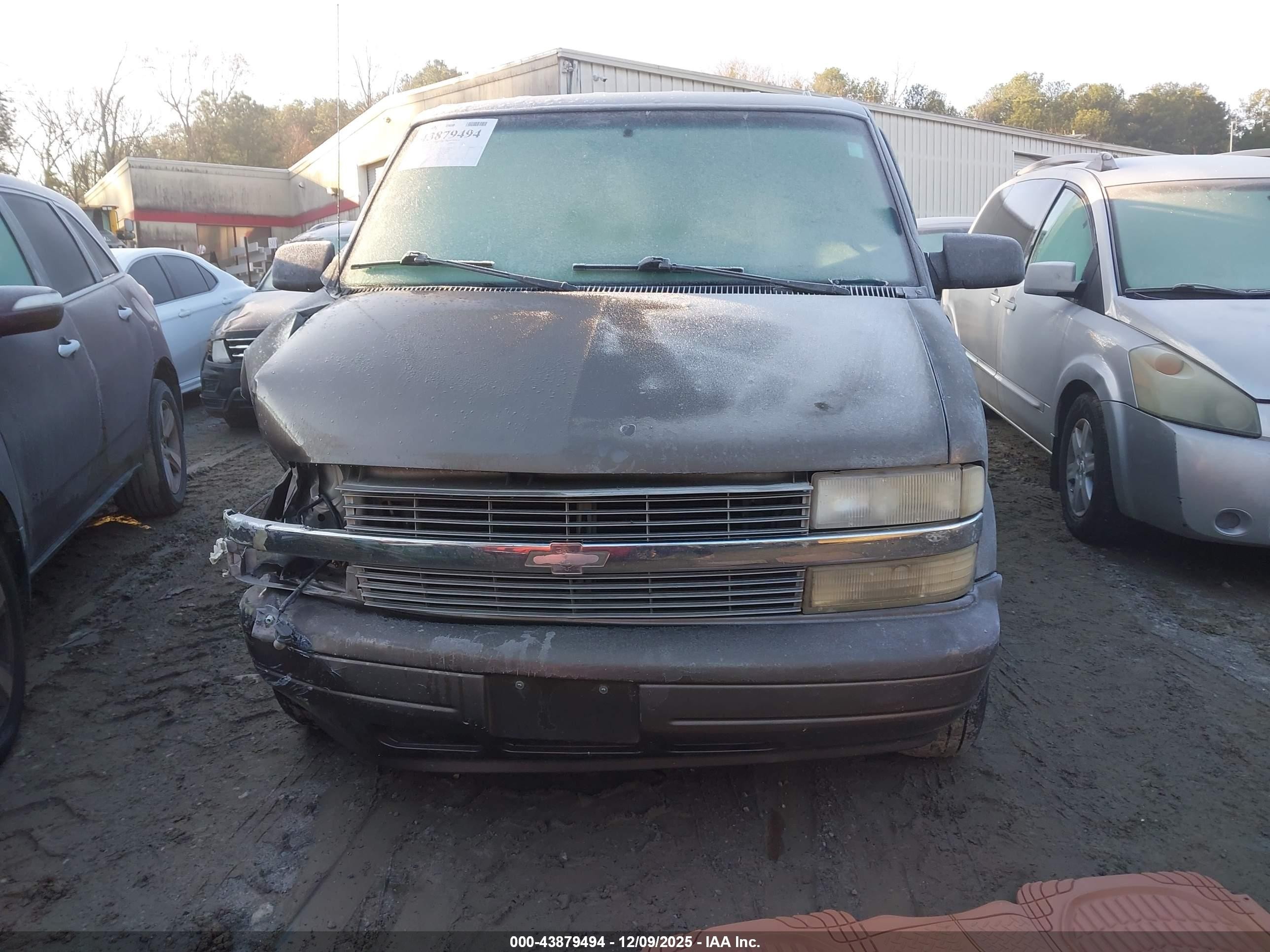 2000 Chevrolet Astro   Gray vin: 1GNDM19W0YB209748