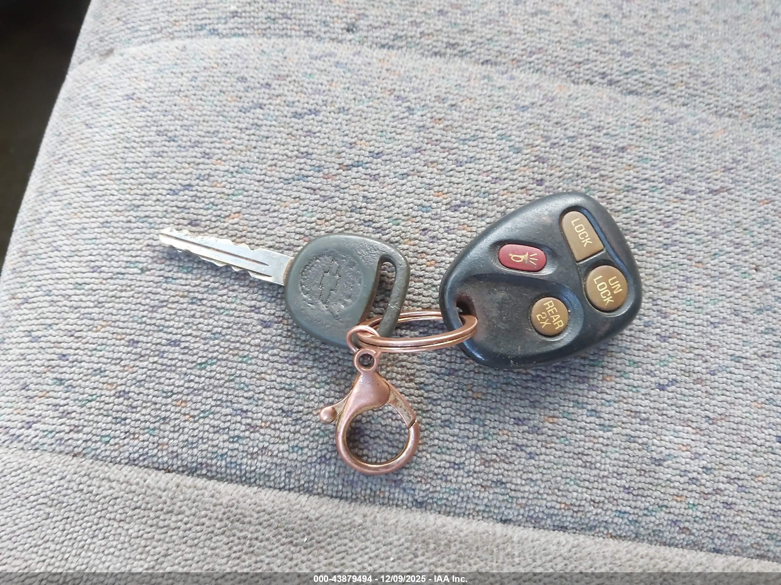 2000 Chevrolet Astro   Gray vin: 1GNDM19W0YB209748
