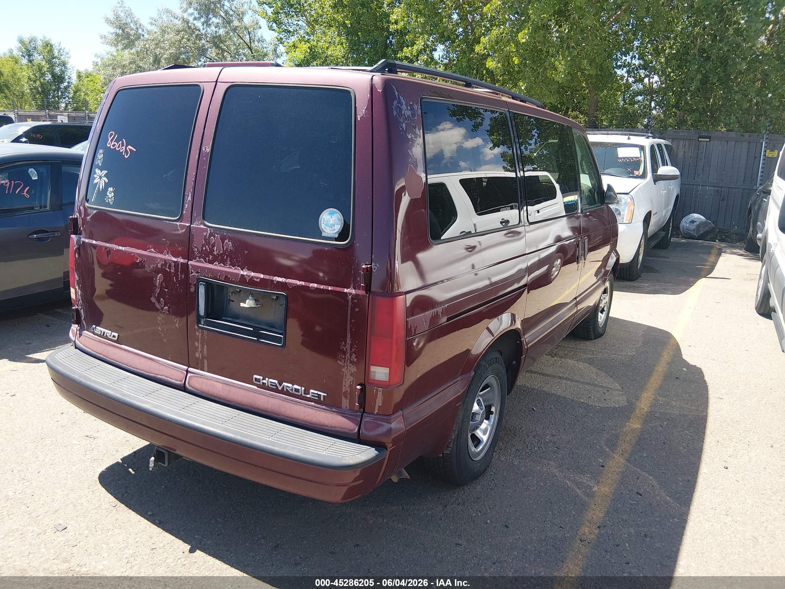 2001 Chevrolet Astro Ls Red vin: 1GNDM19W11B131132