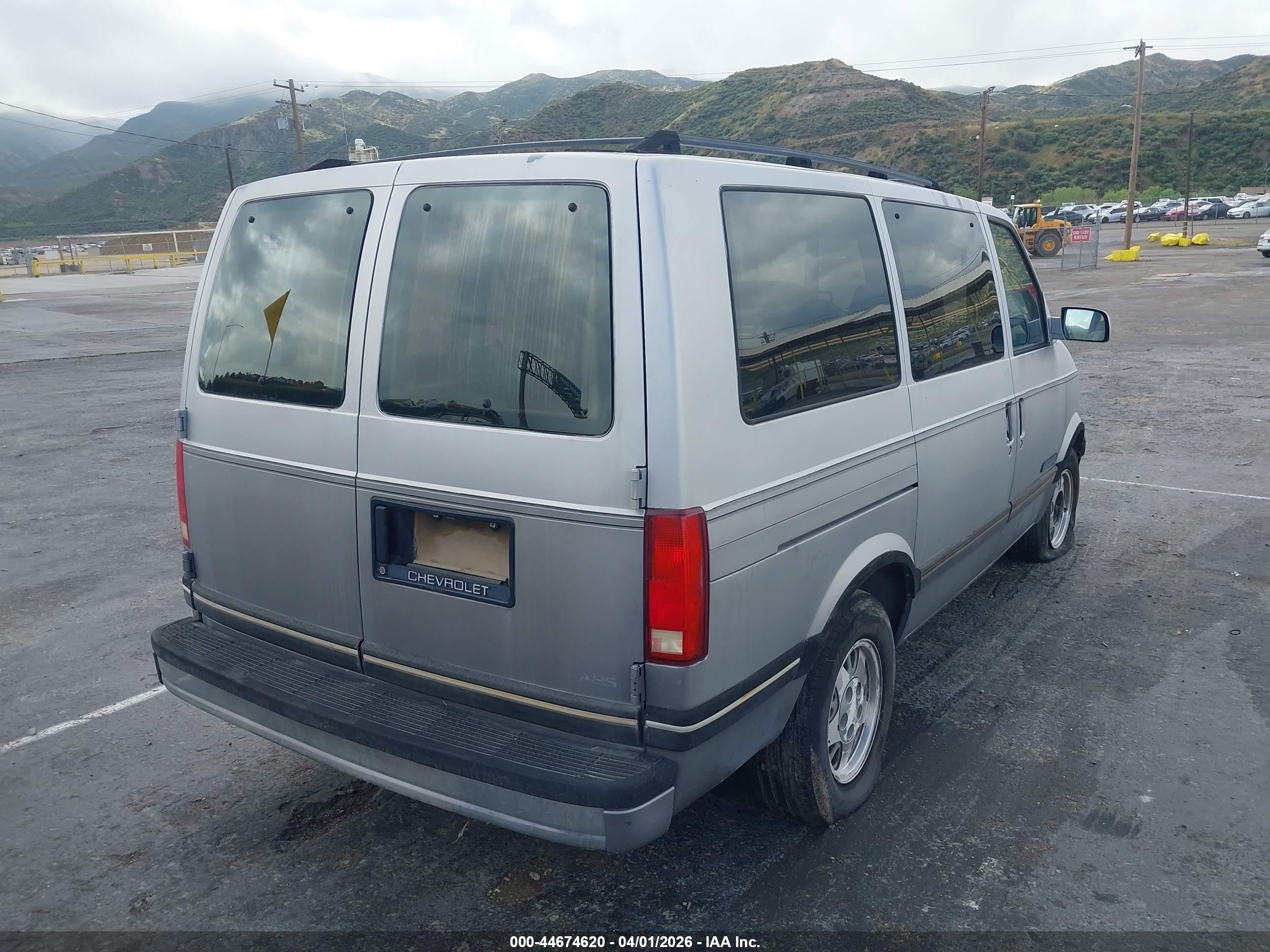 1993 Chevrolet Astro   Gray vin: 1GNDM19W1PB103033