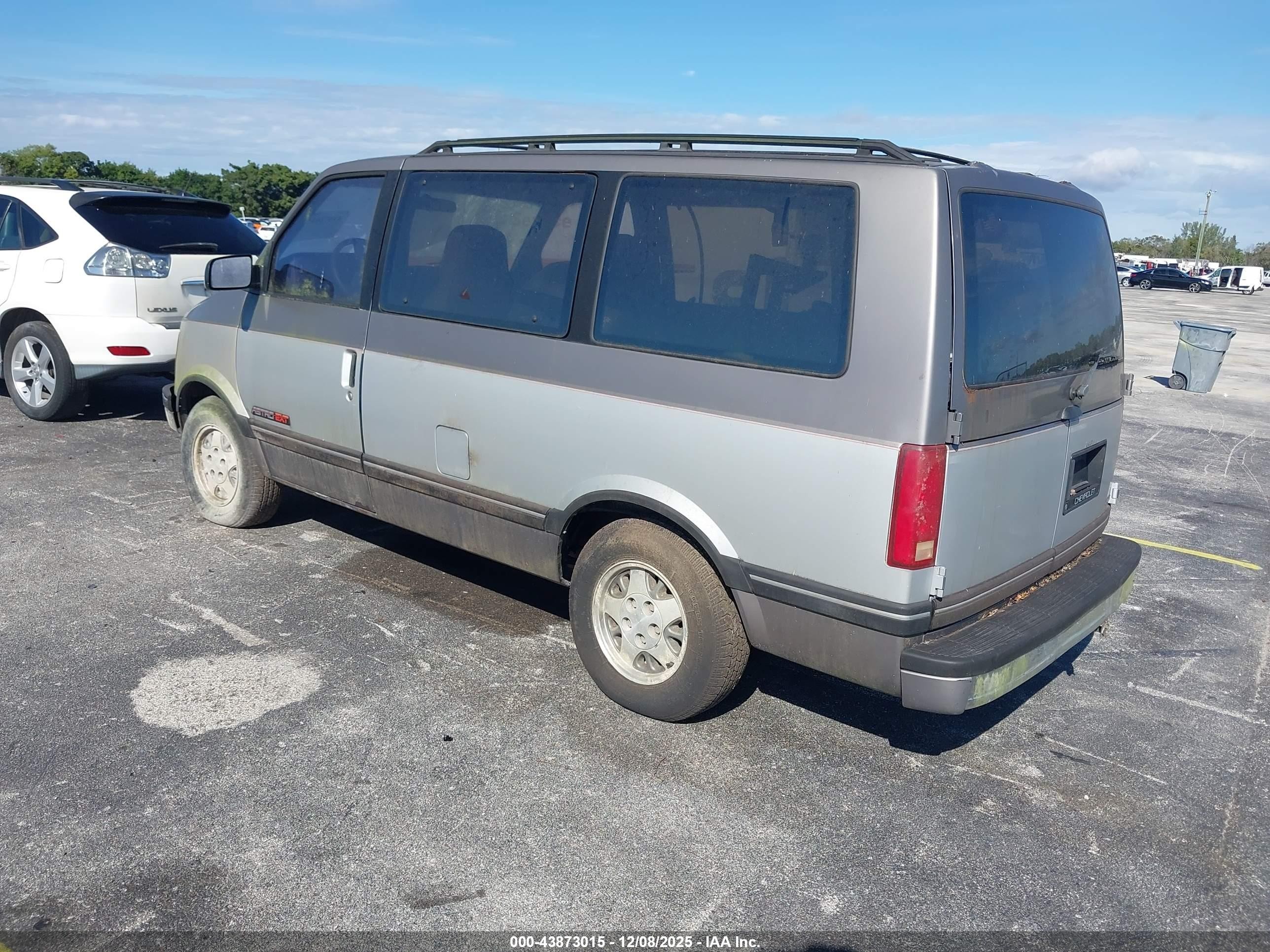 1993 Chevrolet Astro   Gray vin: 1GNDM19W1PB210518