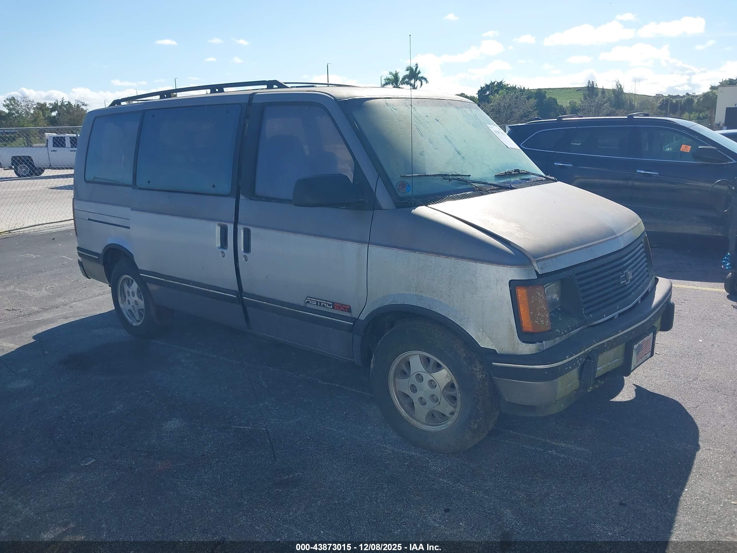 1993 Chevrolet Astro   Gray vin: 1GNDM19W1PB210518