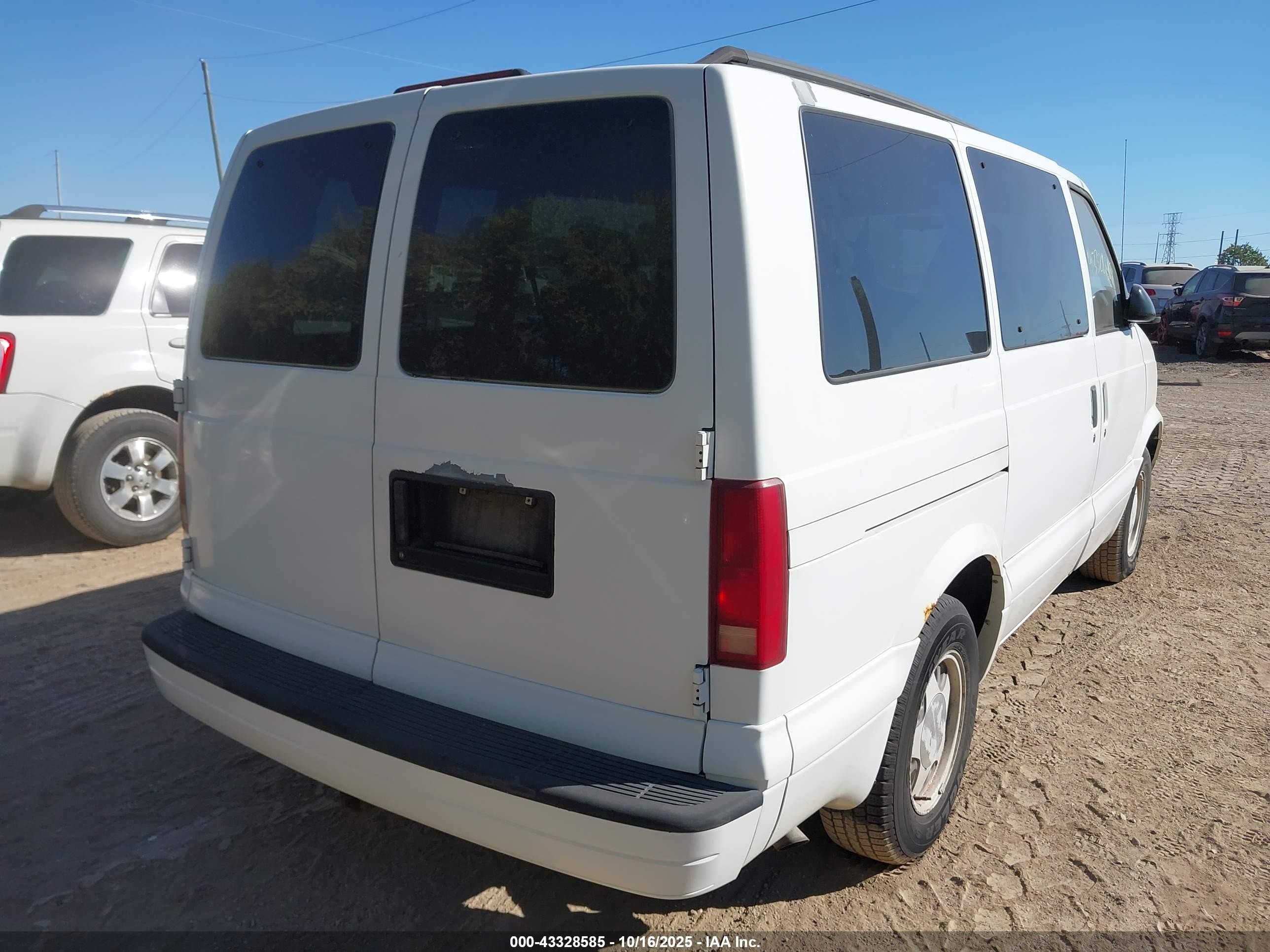 1997 Chevrolet Astro Ls Cmi White vin: 1GNDM19W1VB134098