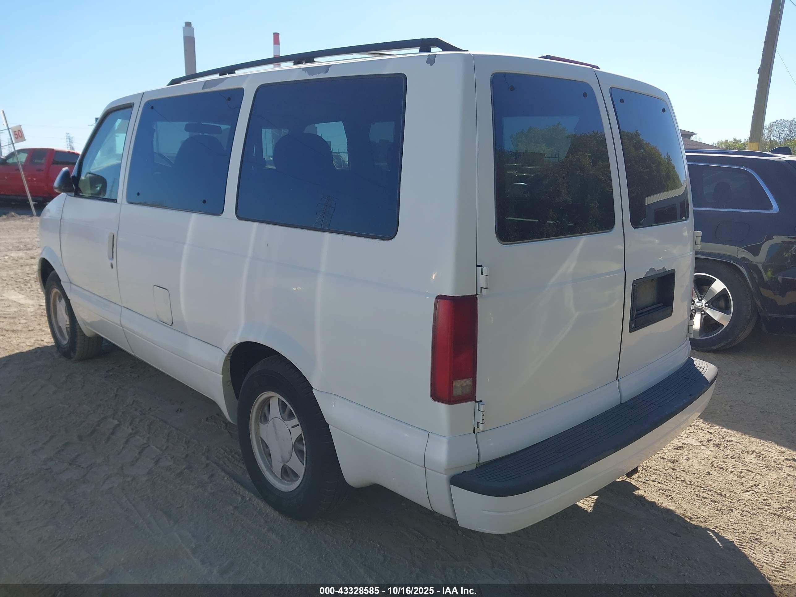 1997 Chevrolet Astro Ls Cmi White vin: 1GNDM19W1VB134098