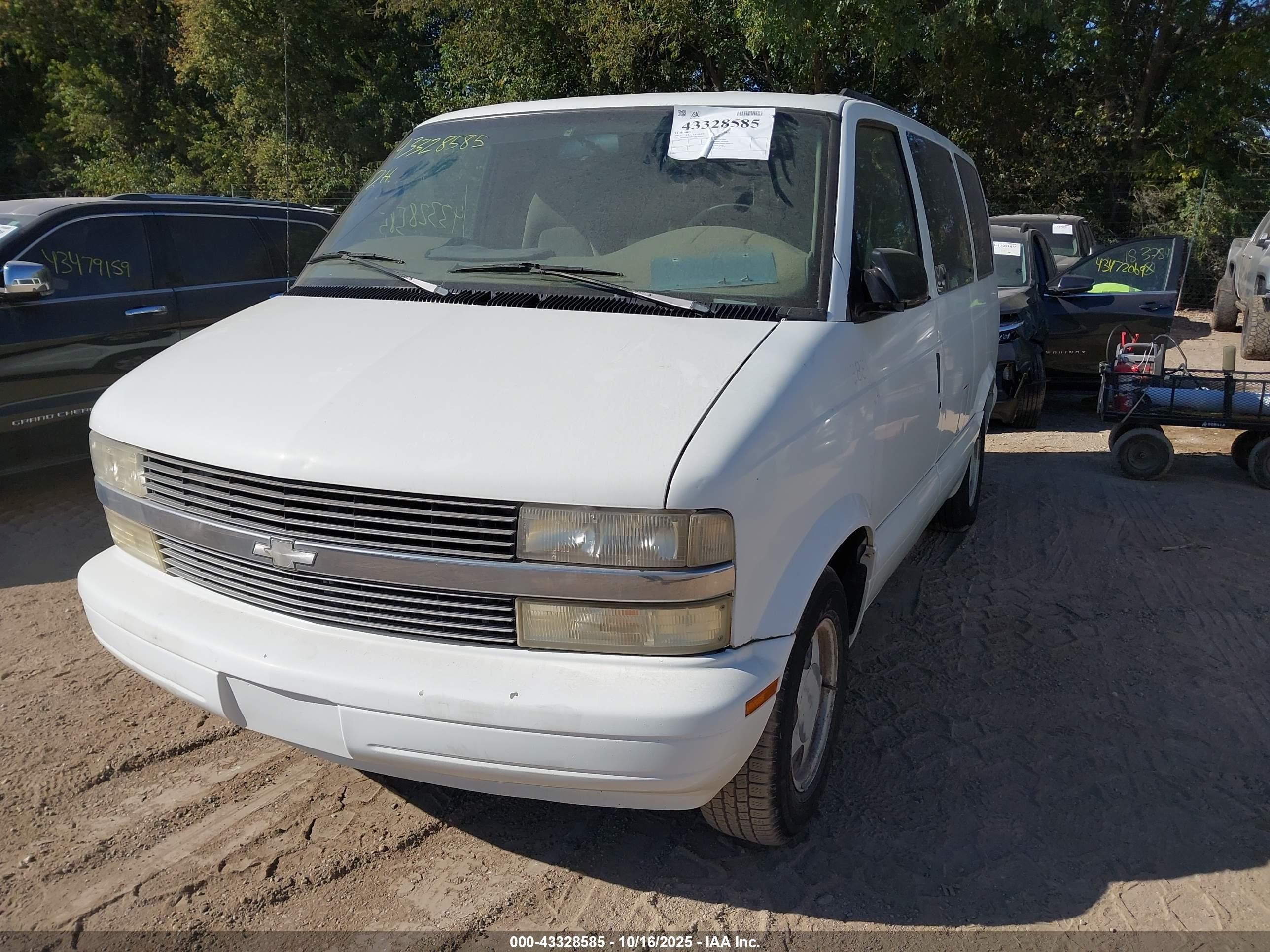 1997 Chevrolet Astro Ls Cmi White vin: 1GNDM19W1VB134098