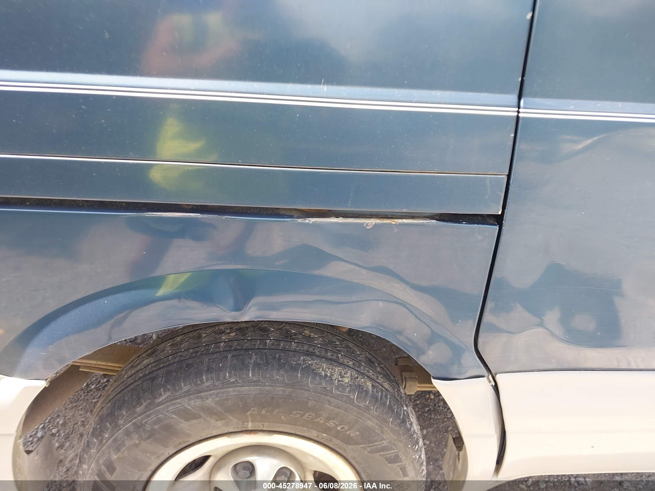 1998 Chevrolet Astro   Blue vin: 1GNDM19W1WB199079