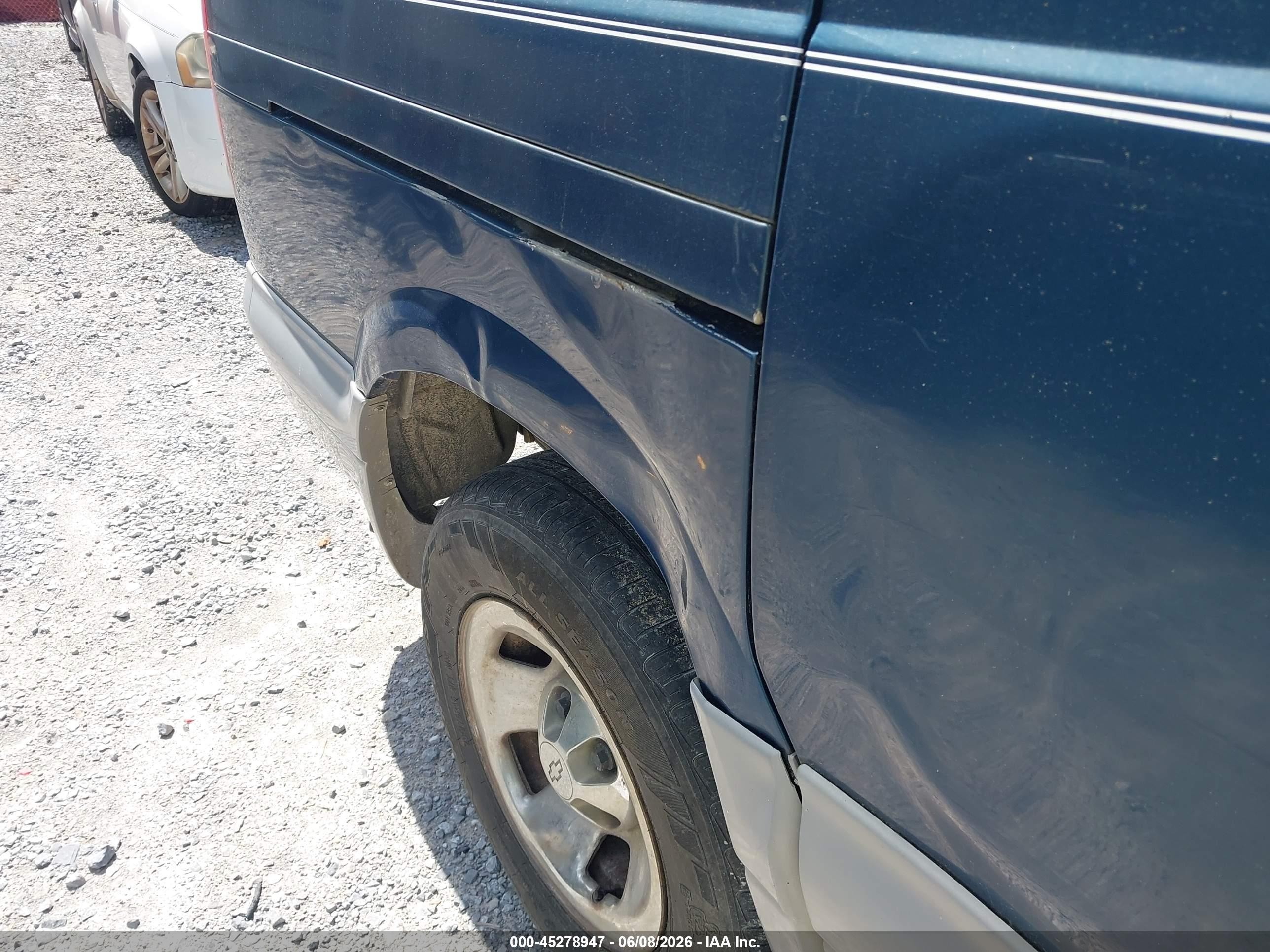 1998 Chevrolet Astro   Blue vin: 1GNDM19W1WB199079