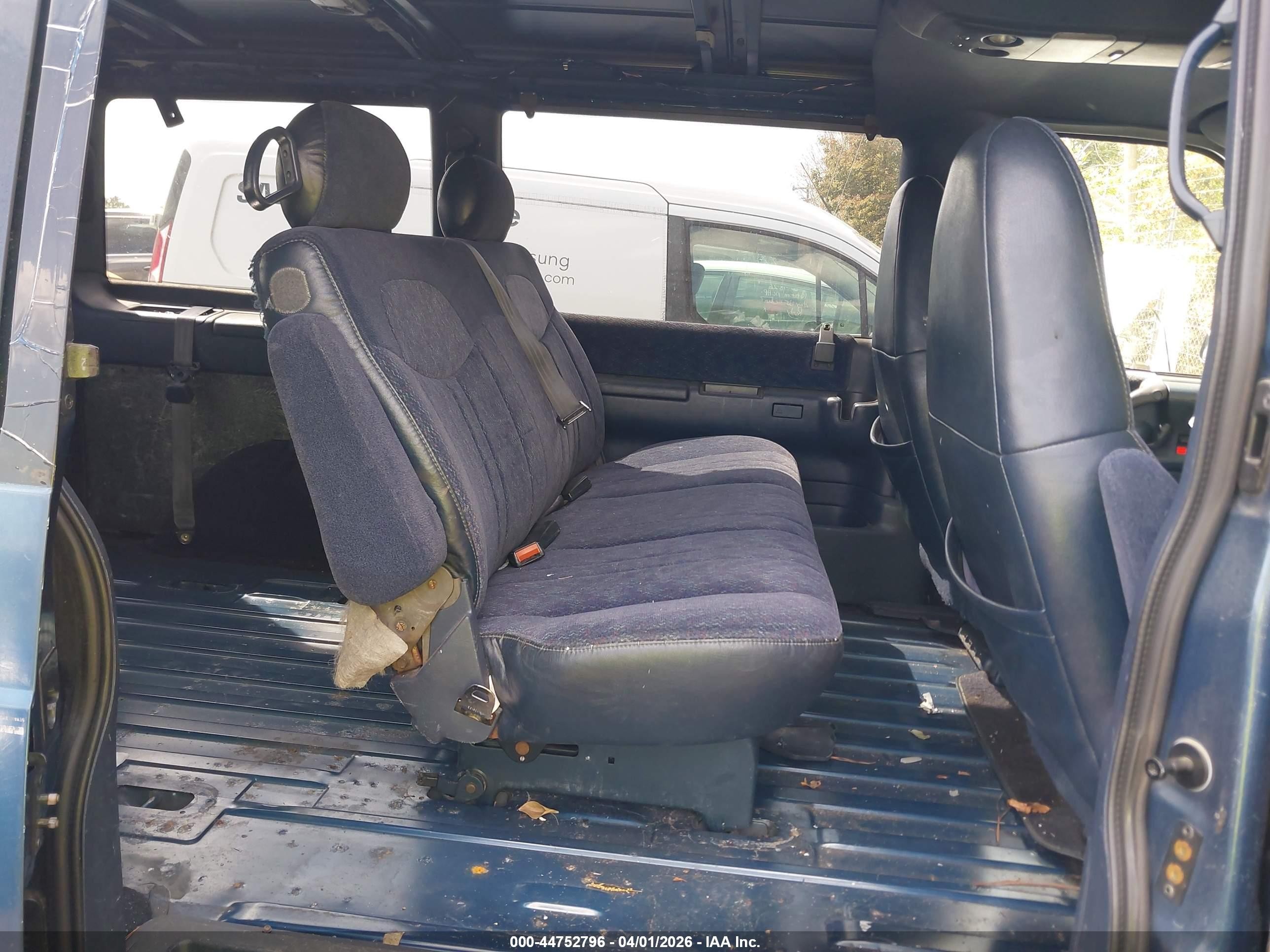 1999 Chevrolet Astro   Синий vin: 1GNDM19W1XB106577