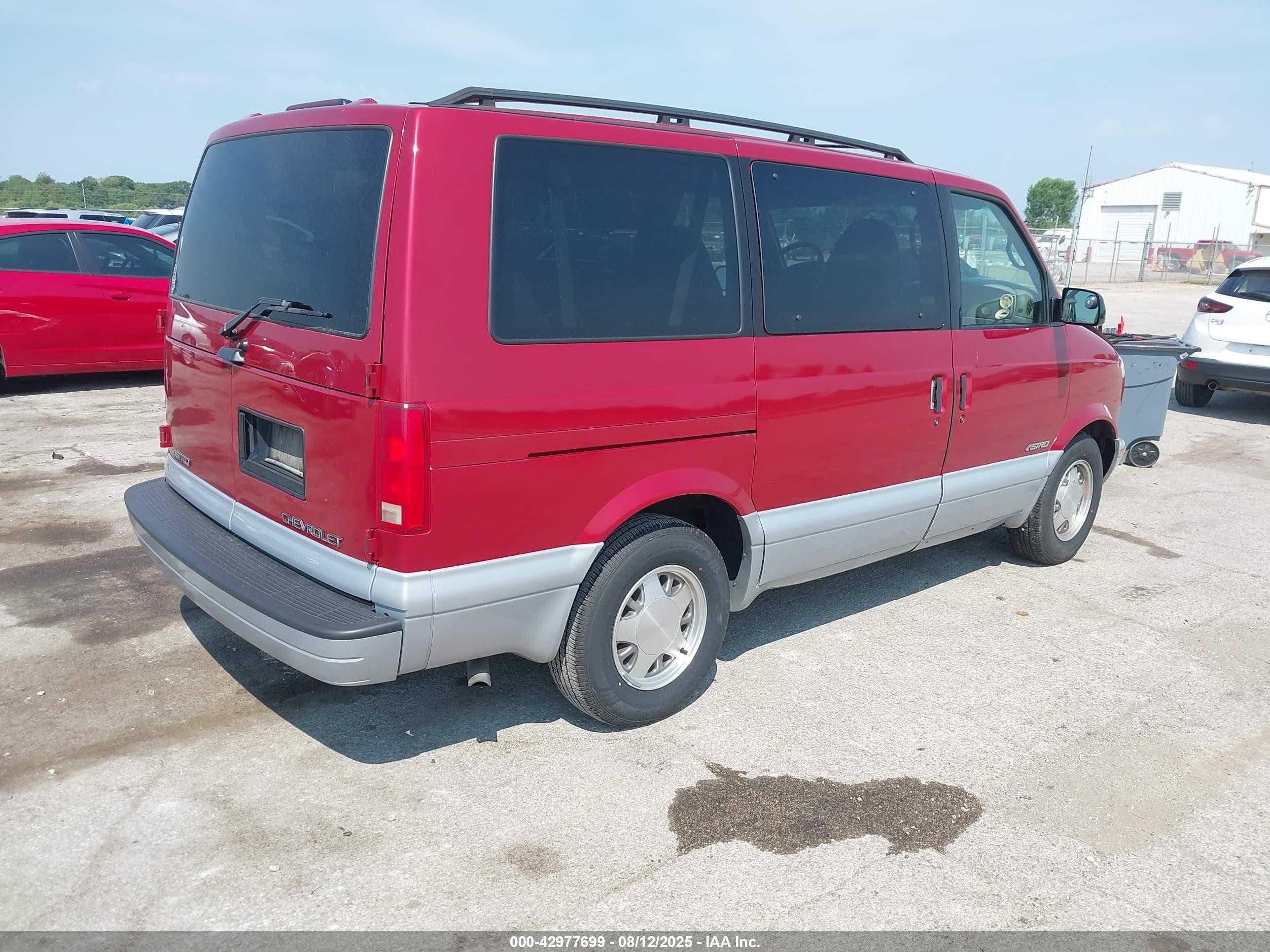 1999 Chevrolet Astro   Красный vin: 1GNDM19W1XB158436