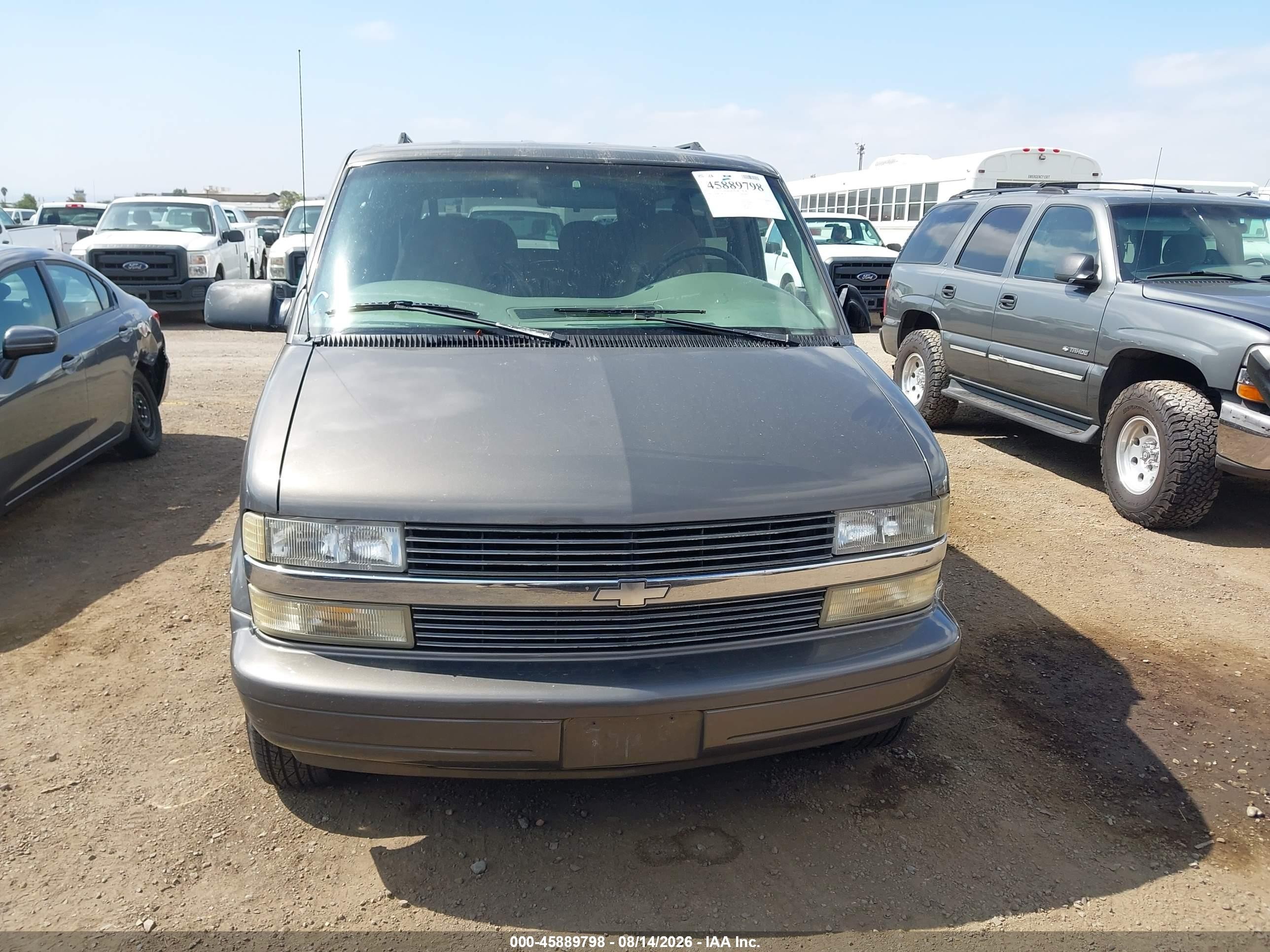 1999 Chevrolet Astro   Beige vin: 1GNDM19W1XB200541