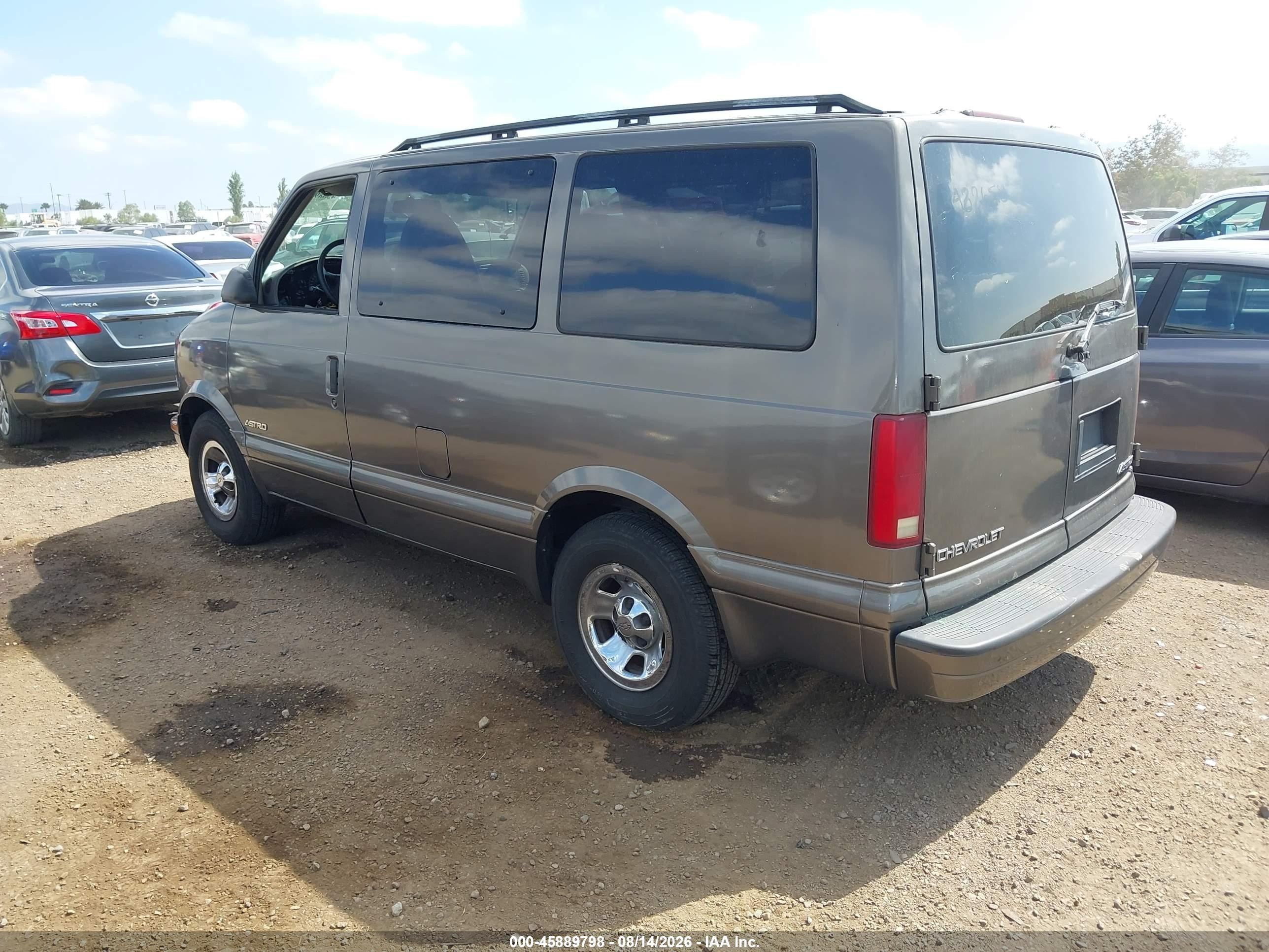 1999 Chevrolet Astro   Beige vin: 1GNDM19W1XB200541