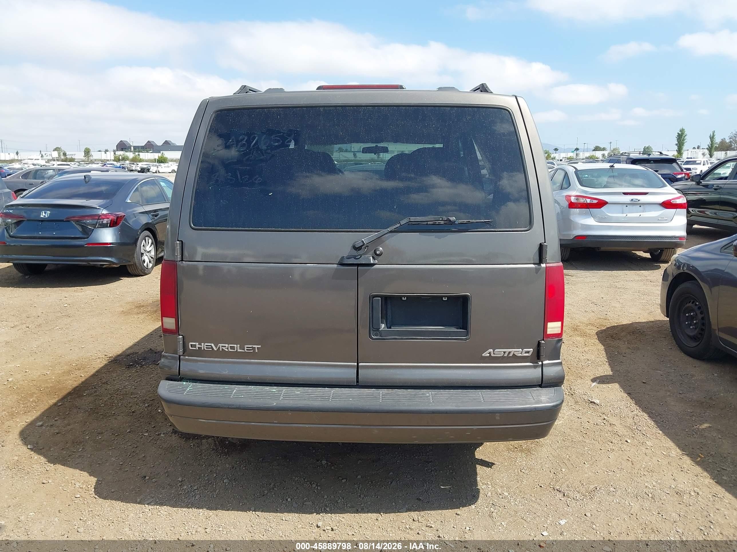 1999 Chevrolet Astro   Beige vin: 1GNDM19W1XB200541