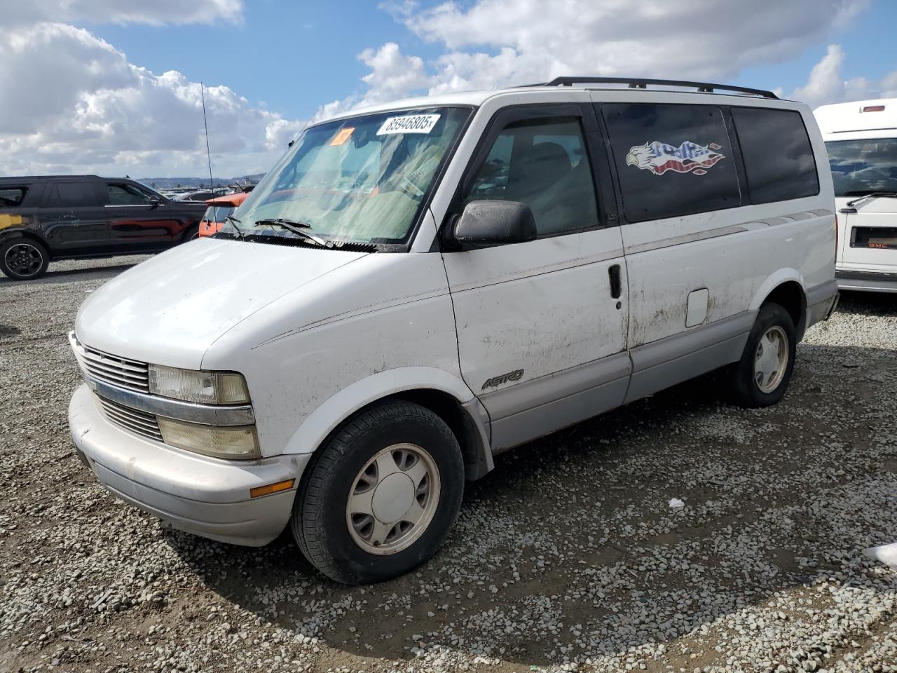 2000 Chevrolet Astro White vin: 1GNDM19W1YB198386