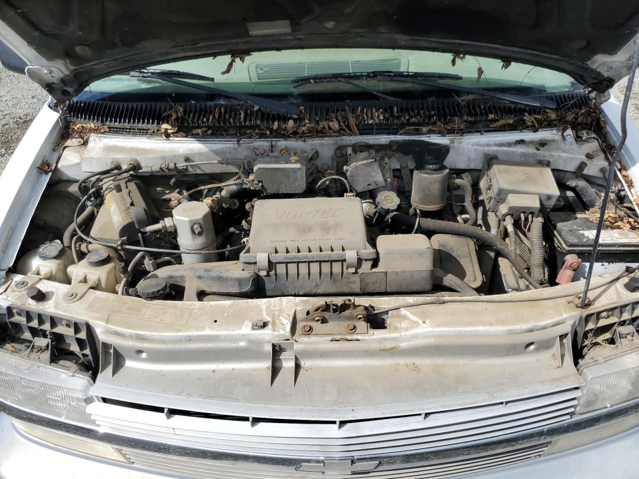 2000 Chevrolet Astro White vin: 1GNDM19W1YB198386