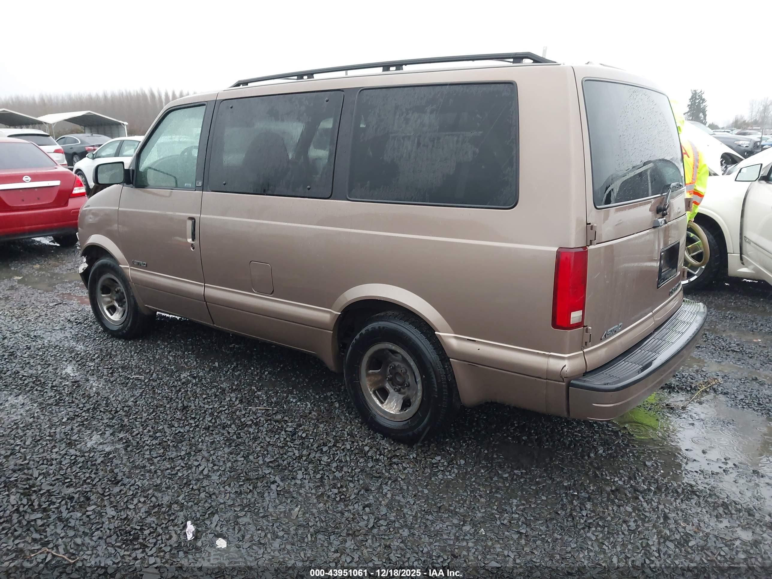 2001 Chevrolet Astro Ls Gold vin: 1GNDM19W21B114260