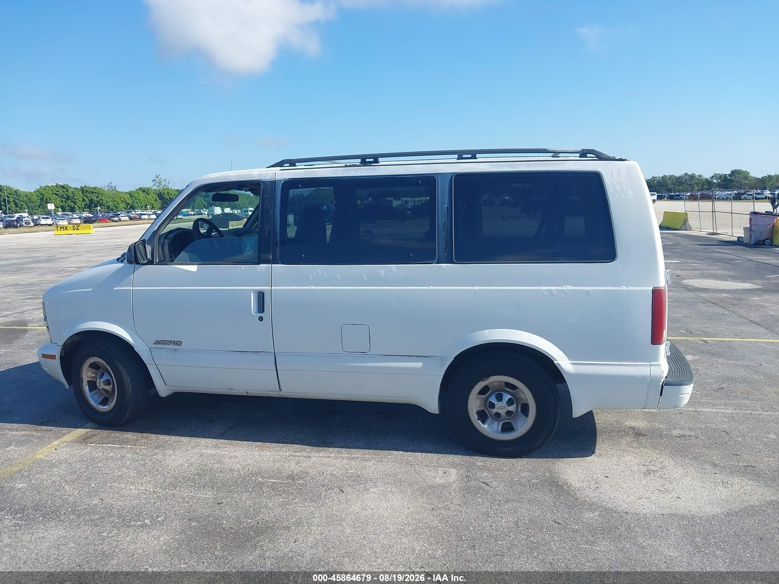 2001 Chevrolet Astro Ls Белый vin: 1GNDM19W21B121483