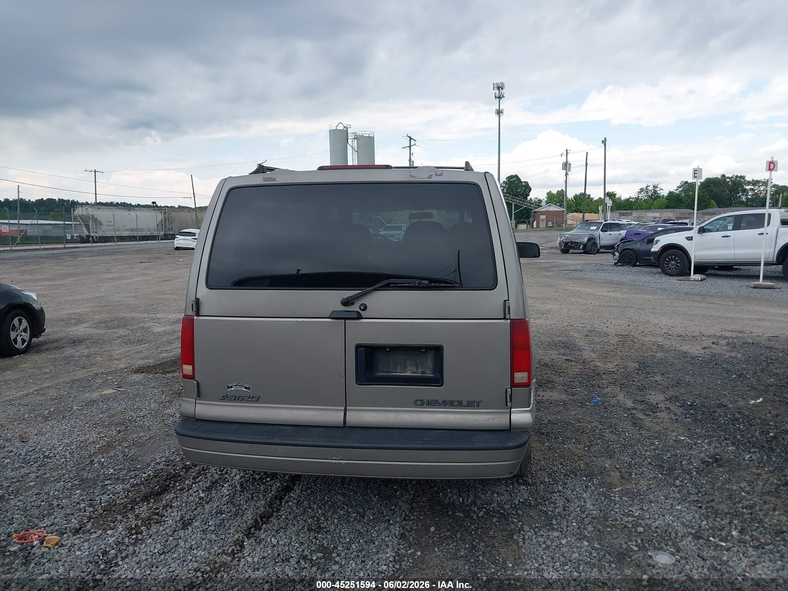 2001 Chevrolet Astro Ls Champagne vin: 1GNDM19W21B126604