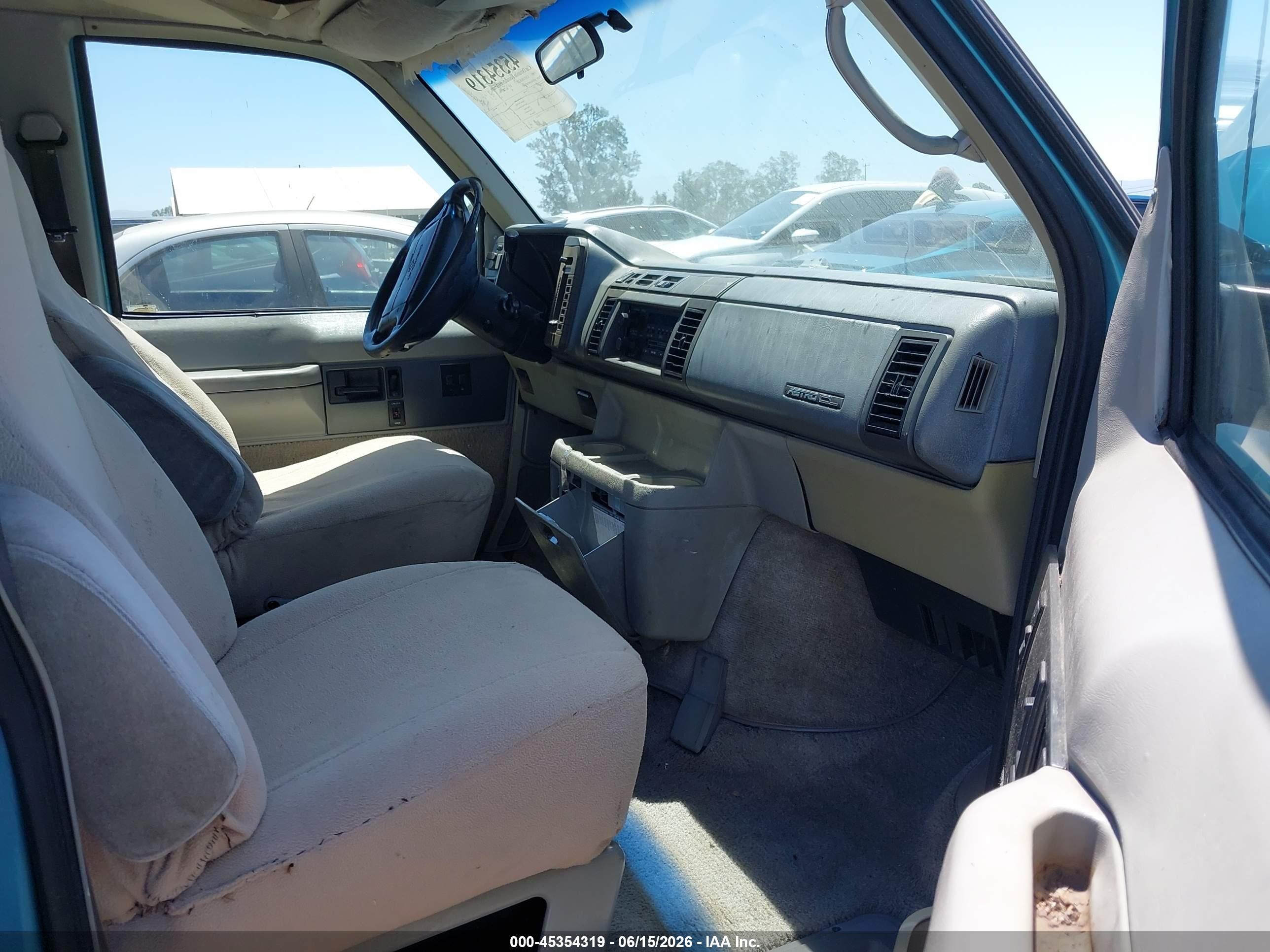 1995 Chevrolet Astro   Light Blue vin: 1GNDM19W2SB262605