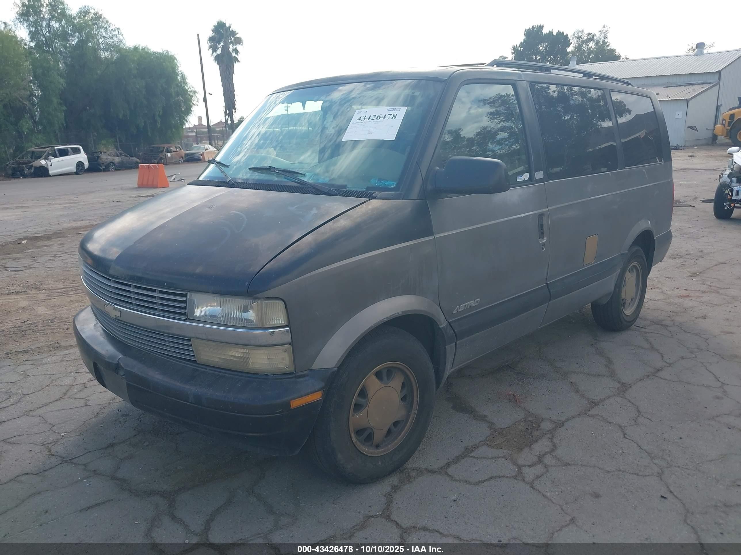 1999 Chevrolet Astro   Gray vin: 1GNDM19W2XB102859
