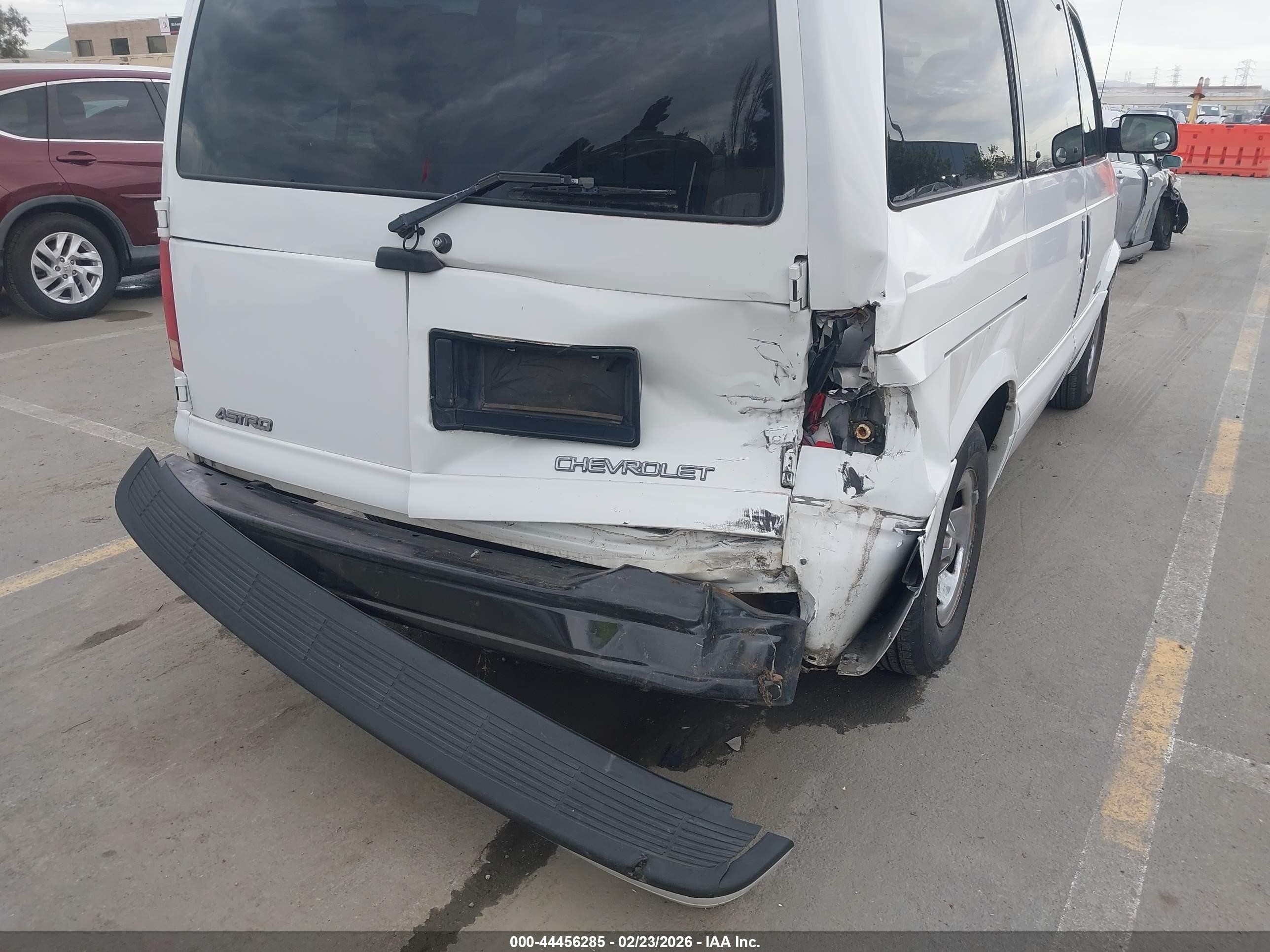 1999 Chevrolet Astro   White vin: 1GNDM19W2XB138454