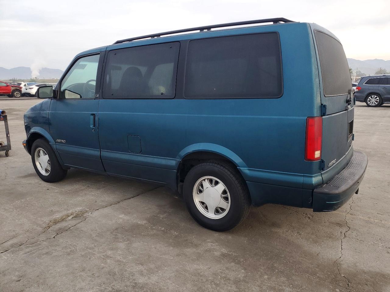 2000 Chevrolet Astro Green vin: 1GNDM19W2YB127844