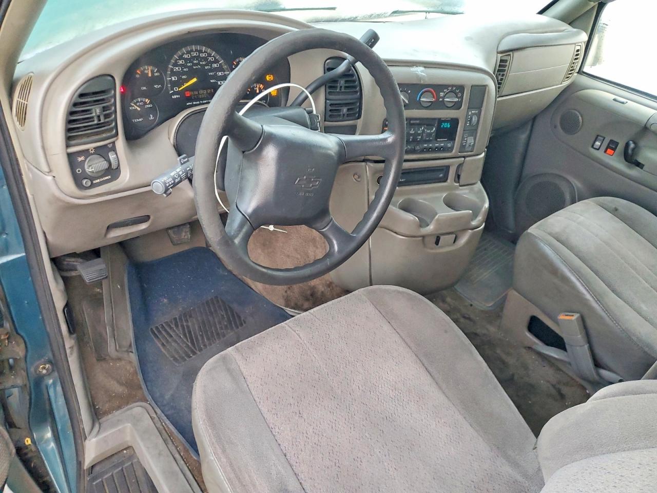 2000 Chevrolet Astro Green vin: 1GNDM19W2YB127844
