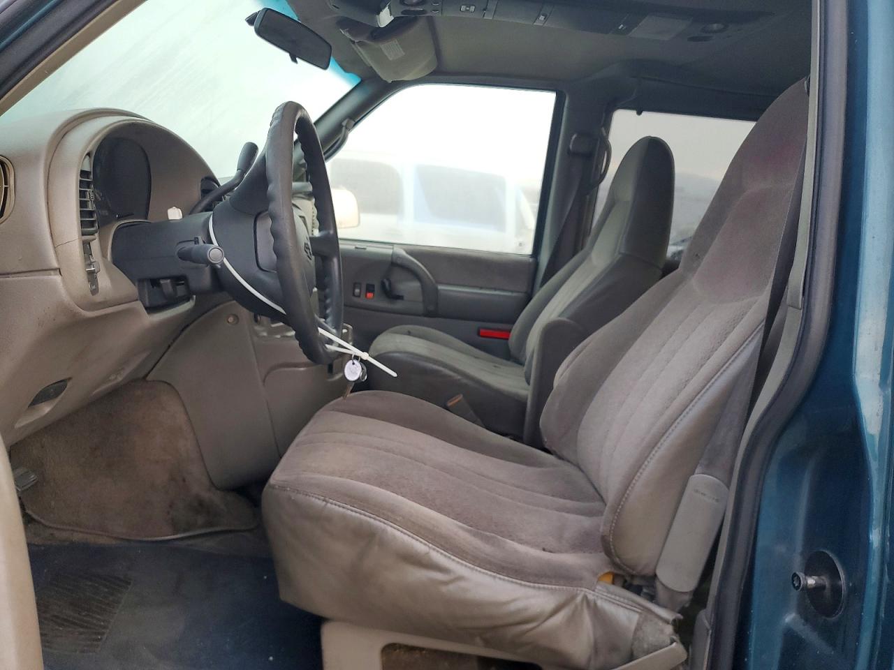 2000 Chevrolet Astro Green vin: 1GNDM19W2YB127844