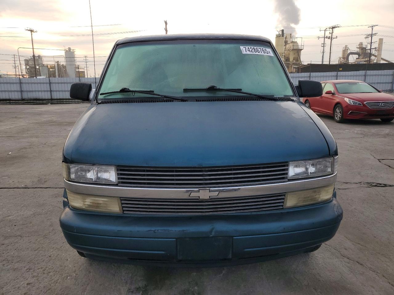 2000 Chevrolet Astro Green vin: 1GNDM19W2YB127844