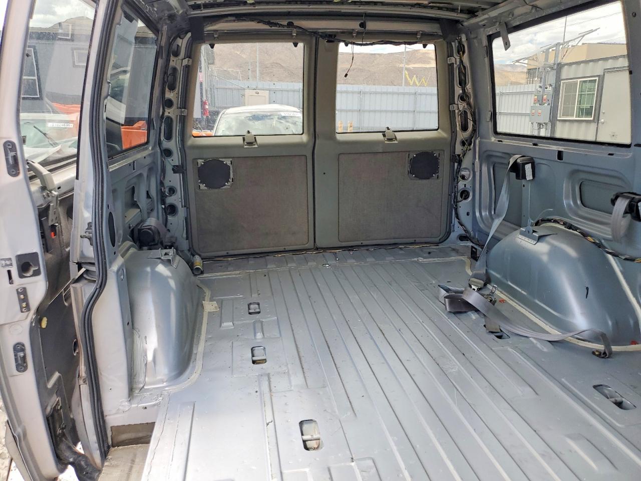 2000 Chevrolet Astro Серый vin: 1GNDM19W2YB134051