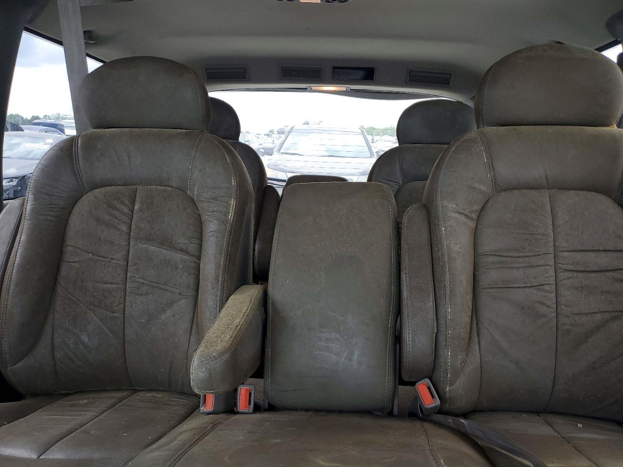 2000 Chevrolet Astro White vin: 1GNDM19W2YB142800