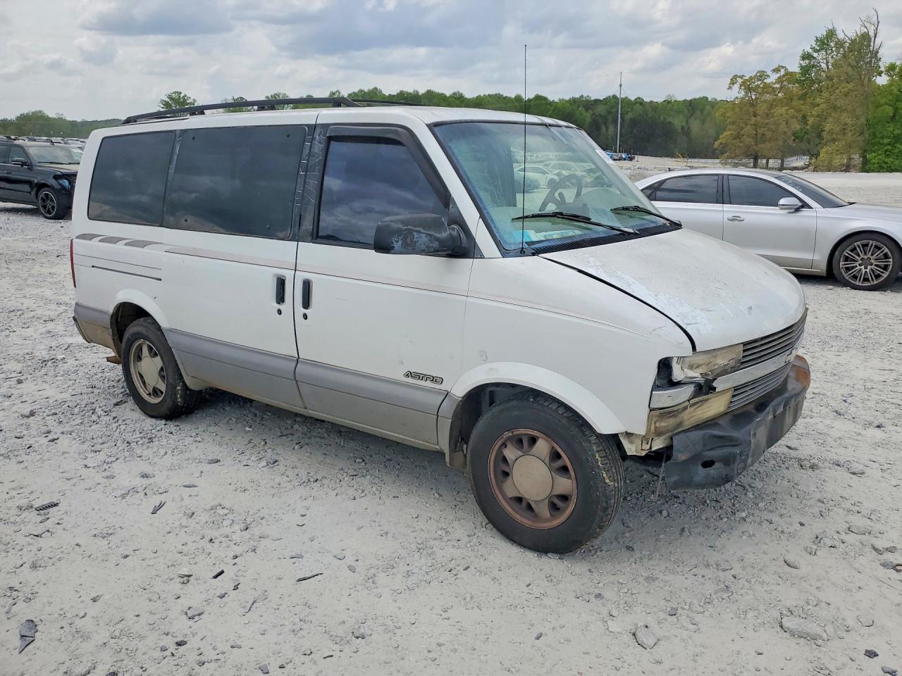 2000 Chevrolet Astro White vin: 1GNDM19W2YB142800