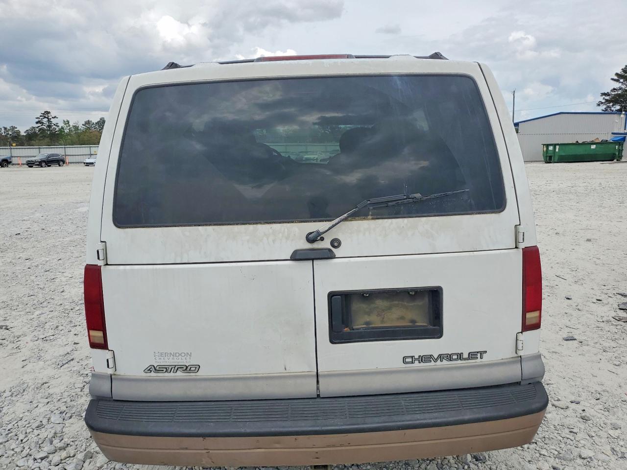 2000 Chevrolet Astro White vin: 1GNDM19W2YB142800