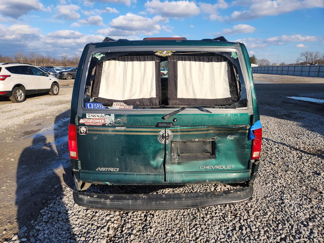 1998 Chev Astro Green vin: 1GNDM19W3WB103954