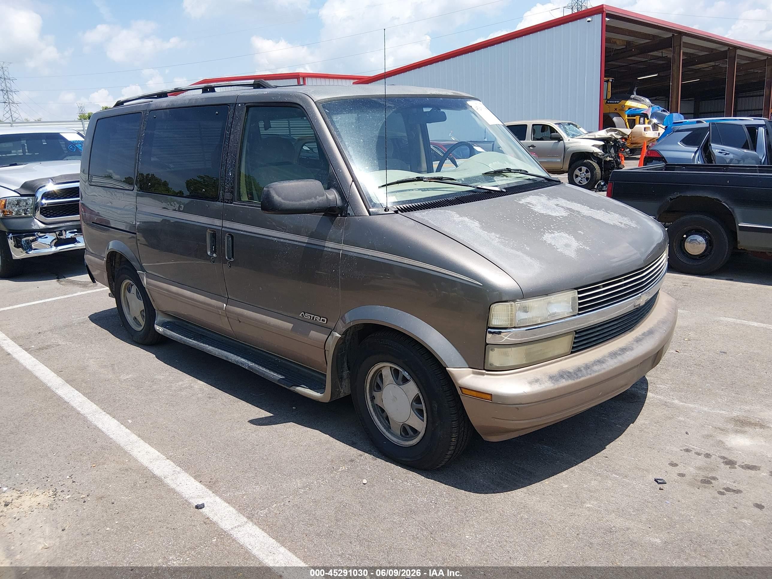 2000 Chevrolet Astro   Brown vin: 1GNDM19W3YB148928