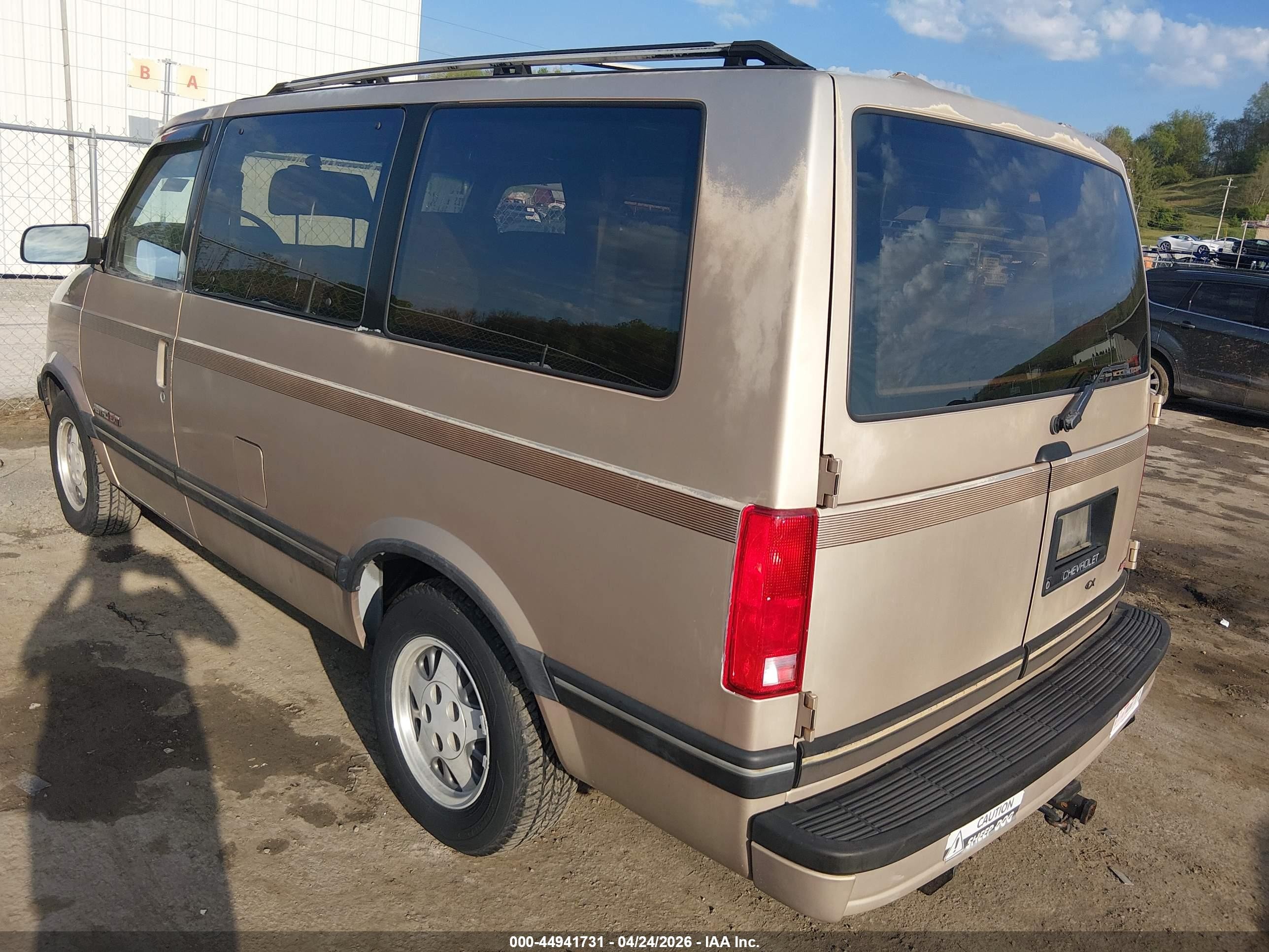 1993 Chevrolet Astro   Tan vin: 1GNDM19W4PB221500