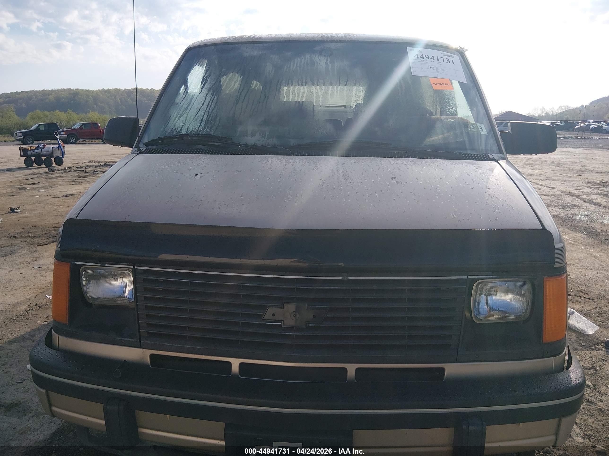 1993 Chevrolet Astro   Tan vin: 1GNDM19W4PB221500