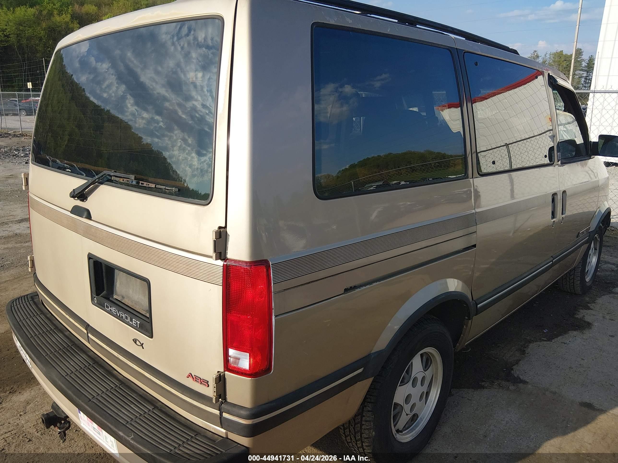 1993 Chevrolet Astro   Tan vin: 1GNDM19W4PB221500