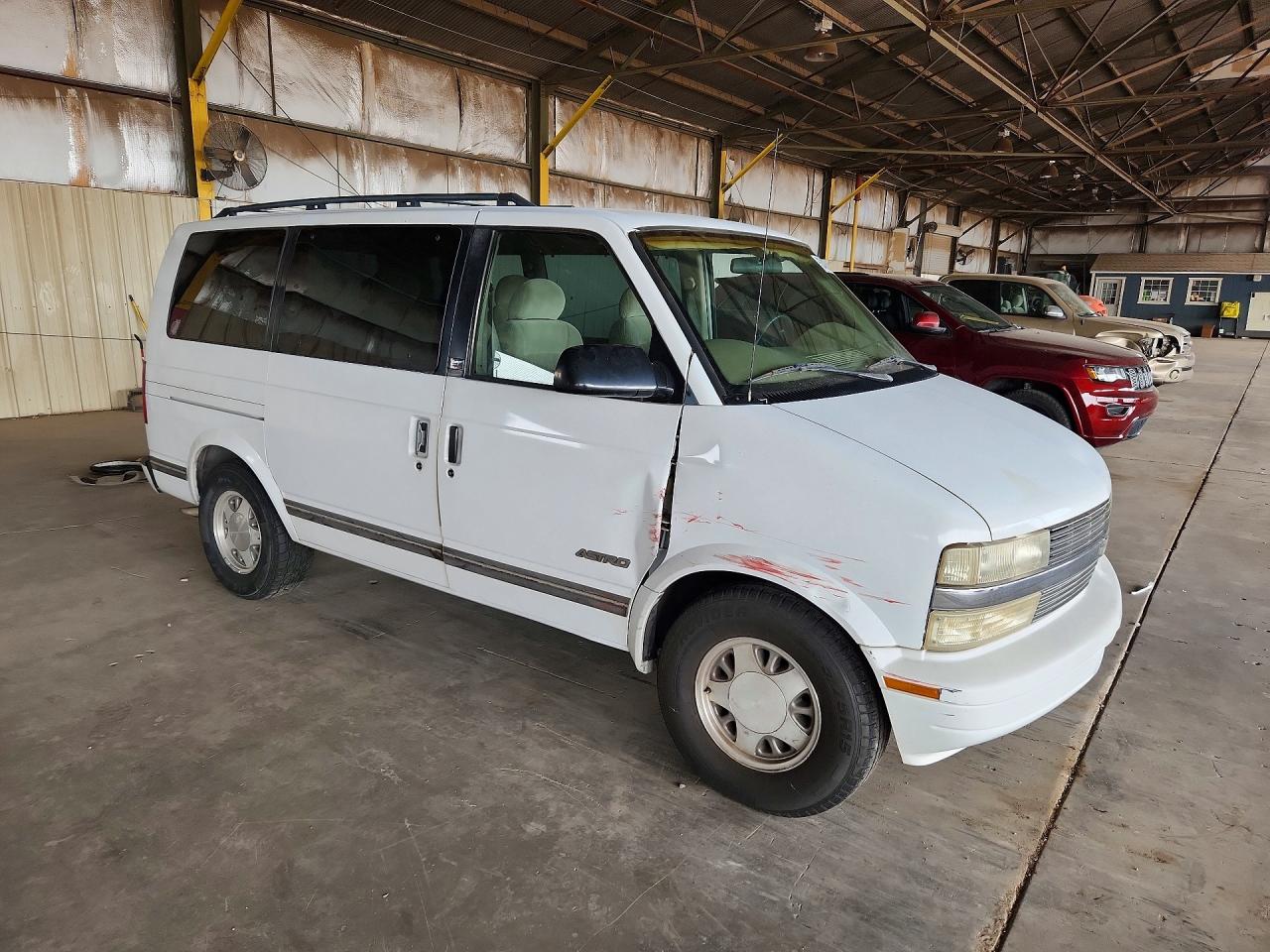 1996 Chevrolet Astro White vin: 1GNDM19W4TB147344